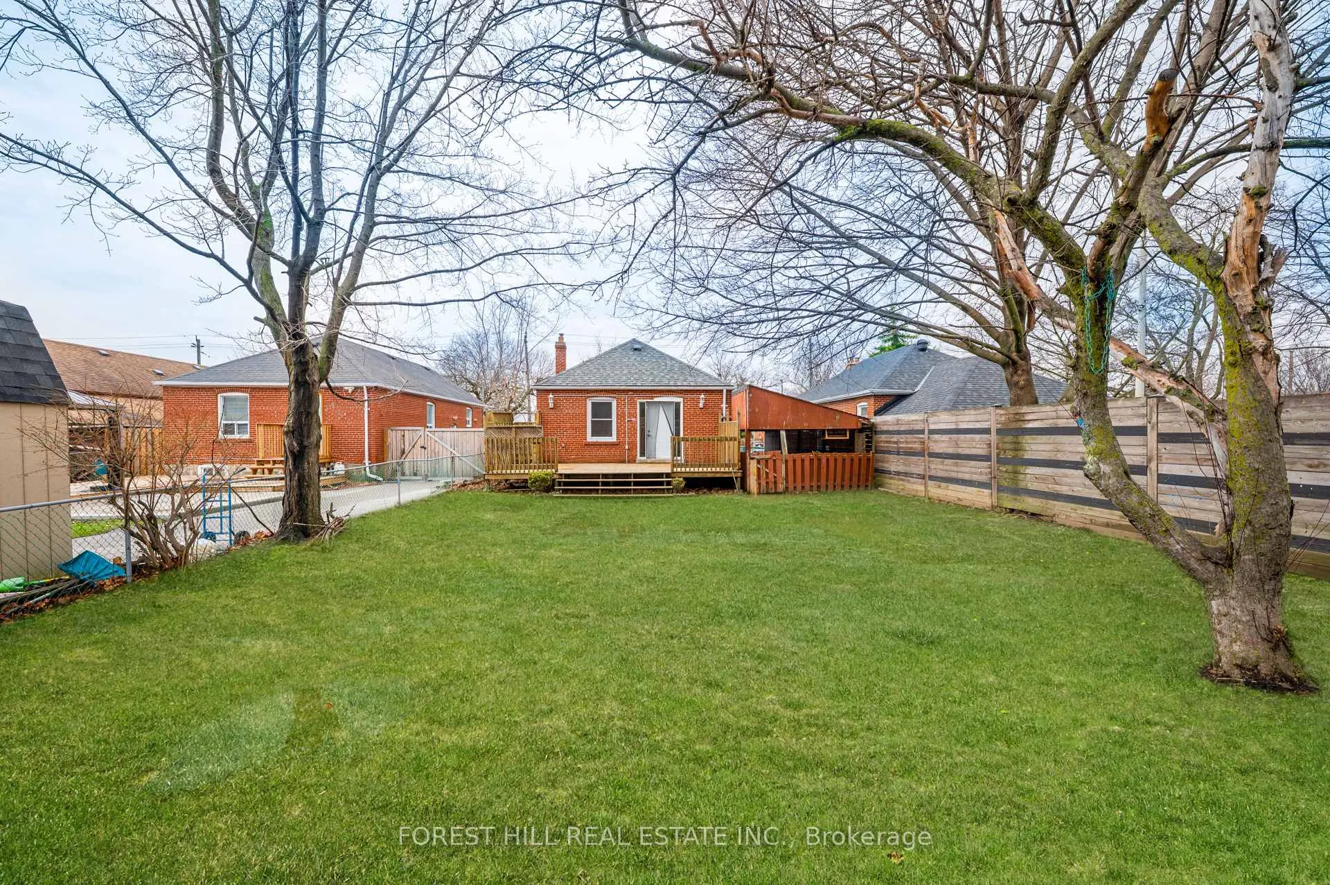 Photo 25 of 667 Pharmacy Avenue, Scarborough, Clairlea-Birchmount — HOMEH