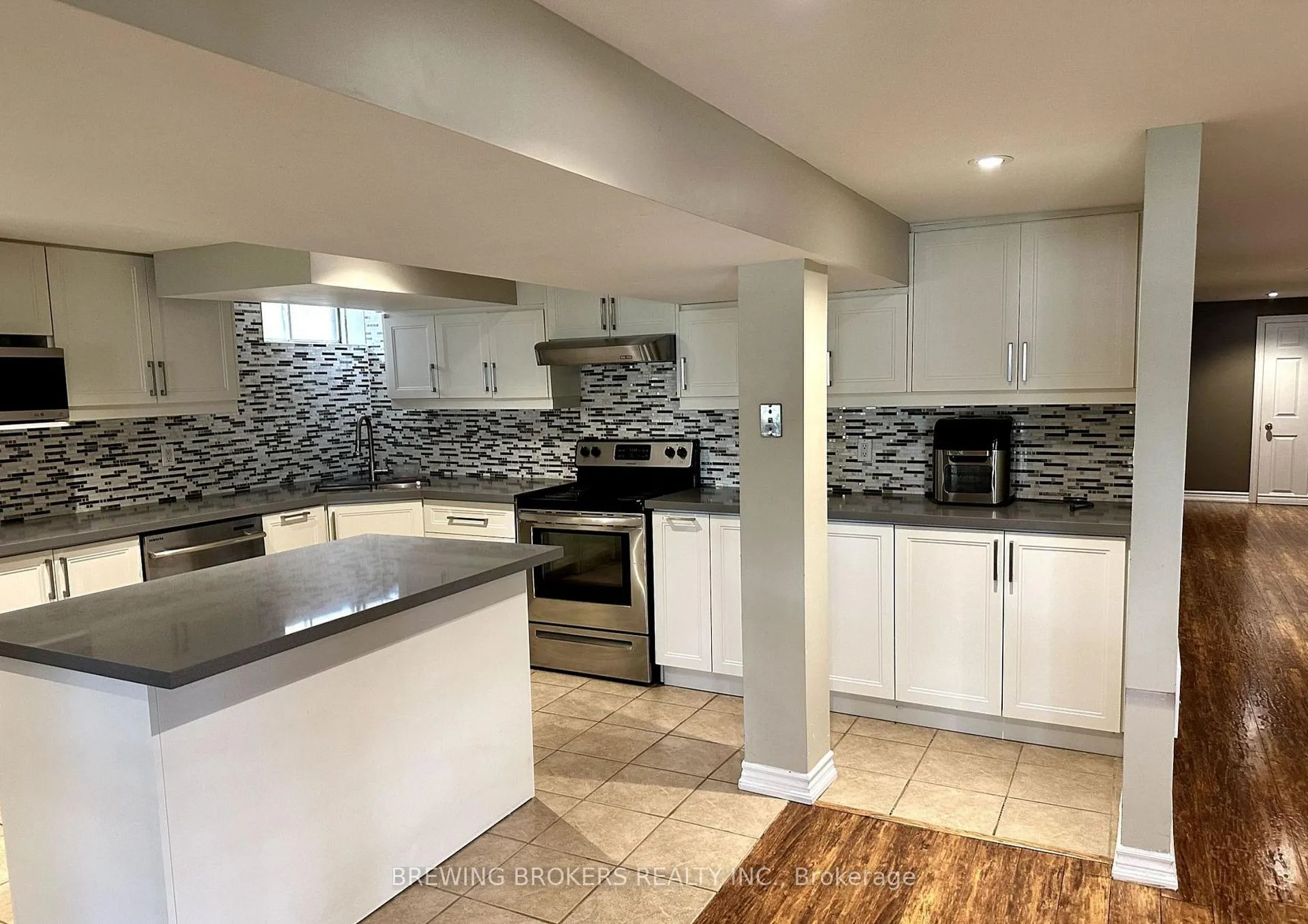 Photo 2 of 31 Havagal Crescent, Markham, Markville — HOMEH