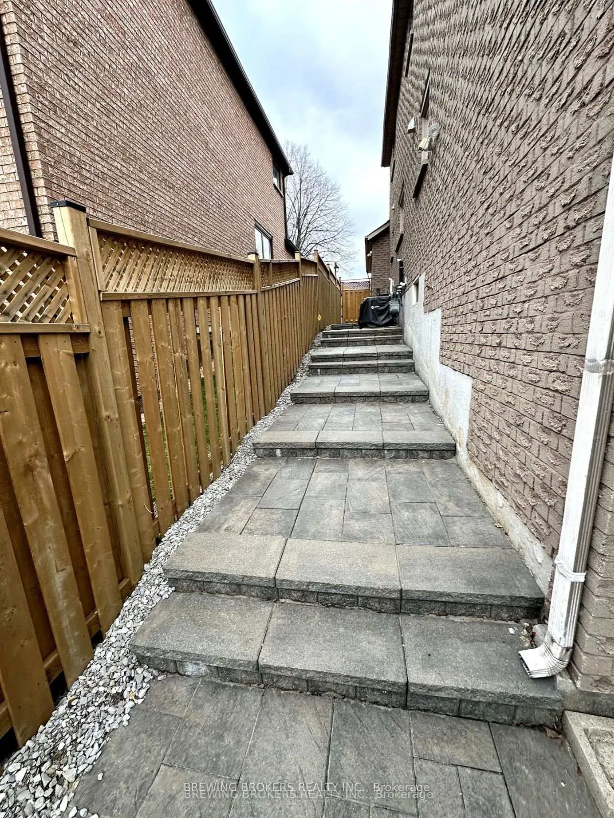 Photo 12 of 31 Havagal Crescent, Markham, Markville — HOMEH