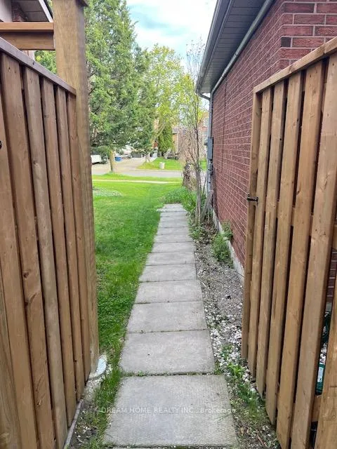 Photo 17 of Unit Basement, 221 Marlott Road, Vaughan, Maple — HOMEH