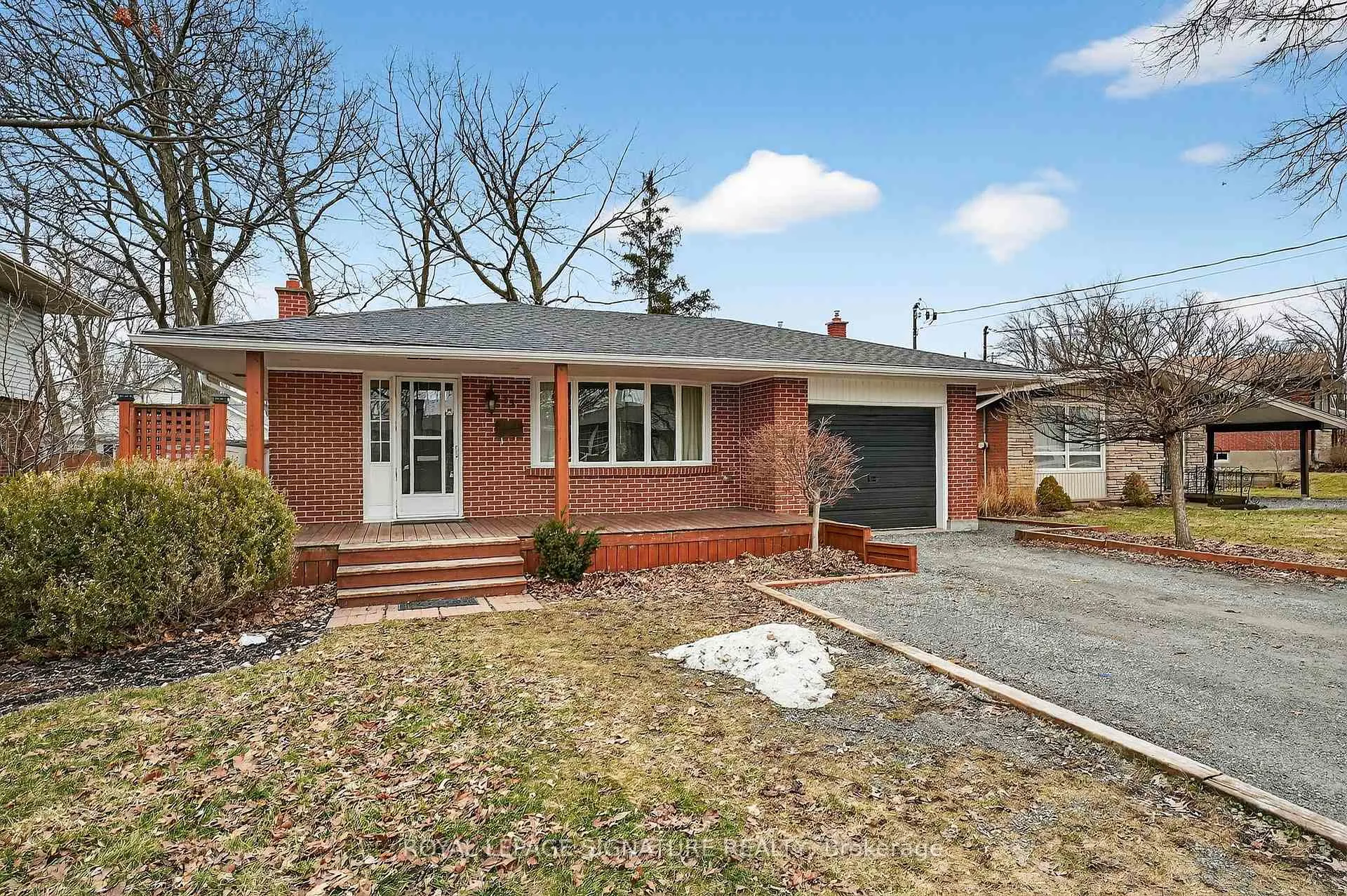 Photo 4 of 55 Burness Drive, St. Catharines, Secord Woods — HOMEH