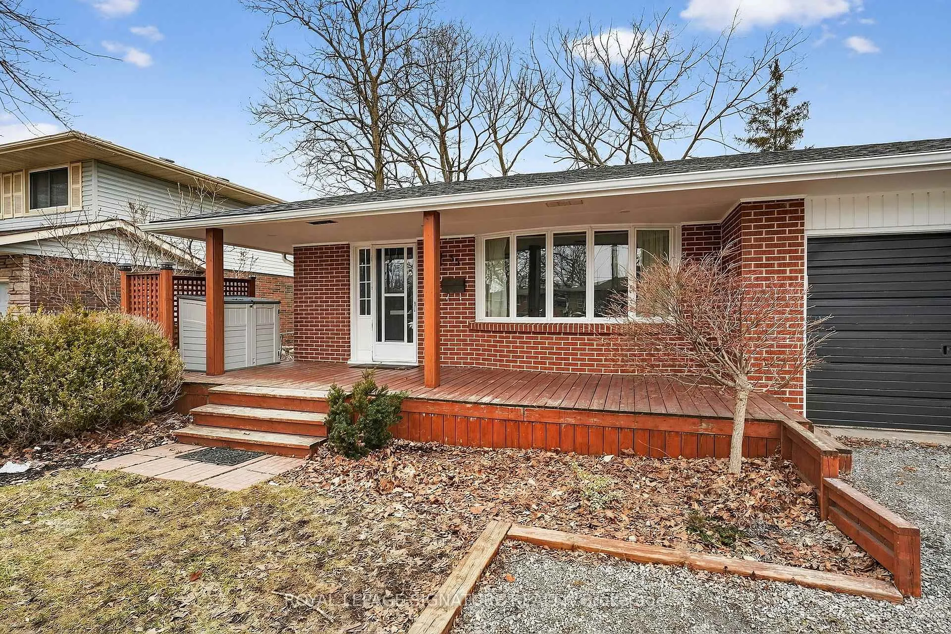 Photo 5 of 55 Burness Drive, St. Catharines, Secord Woods — HOMEH