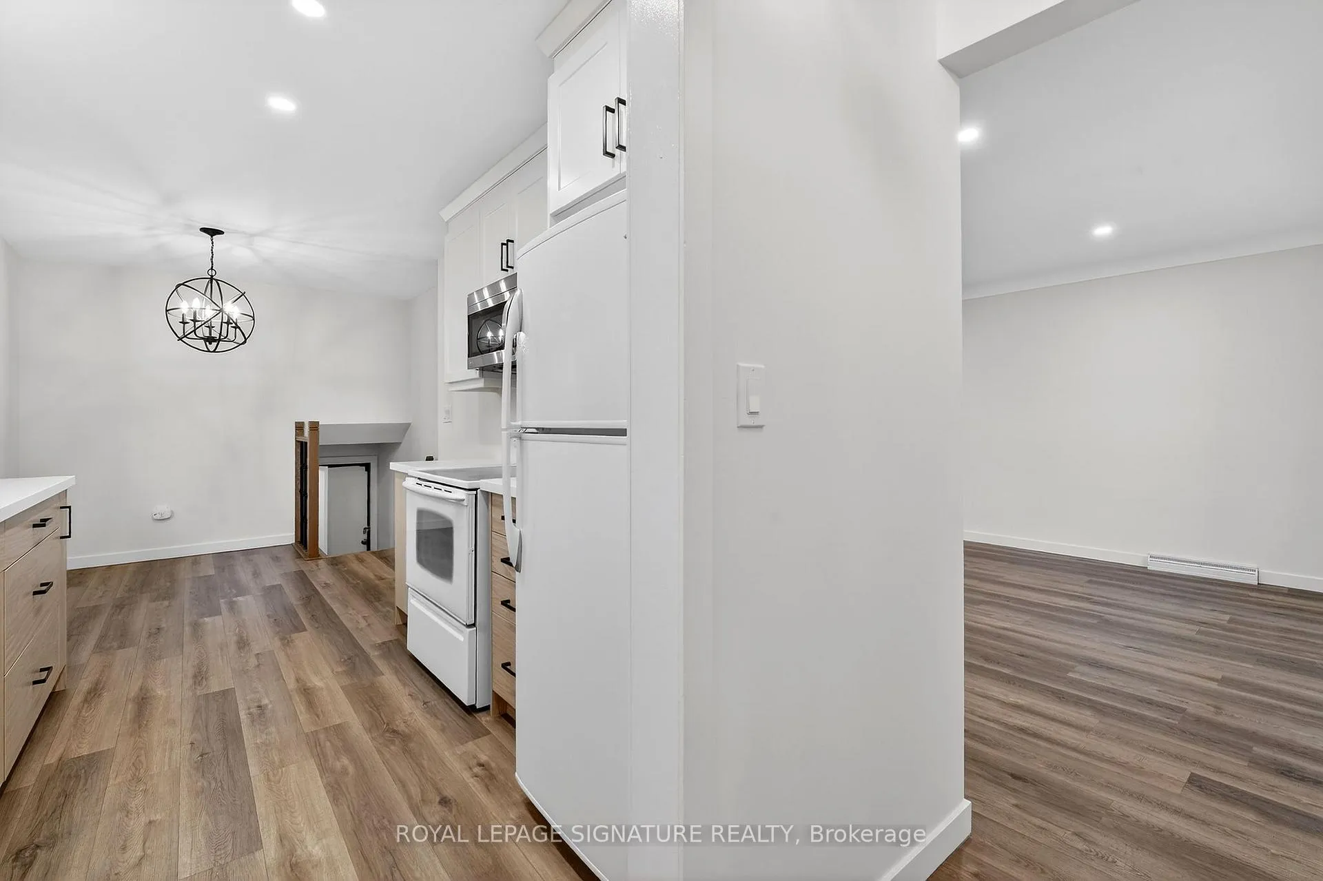 Photo 8 of 55 Burness Drive, St. Catharines, Secord Woods — HOMEH