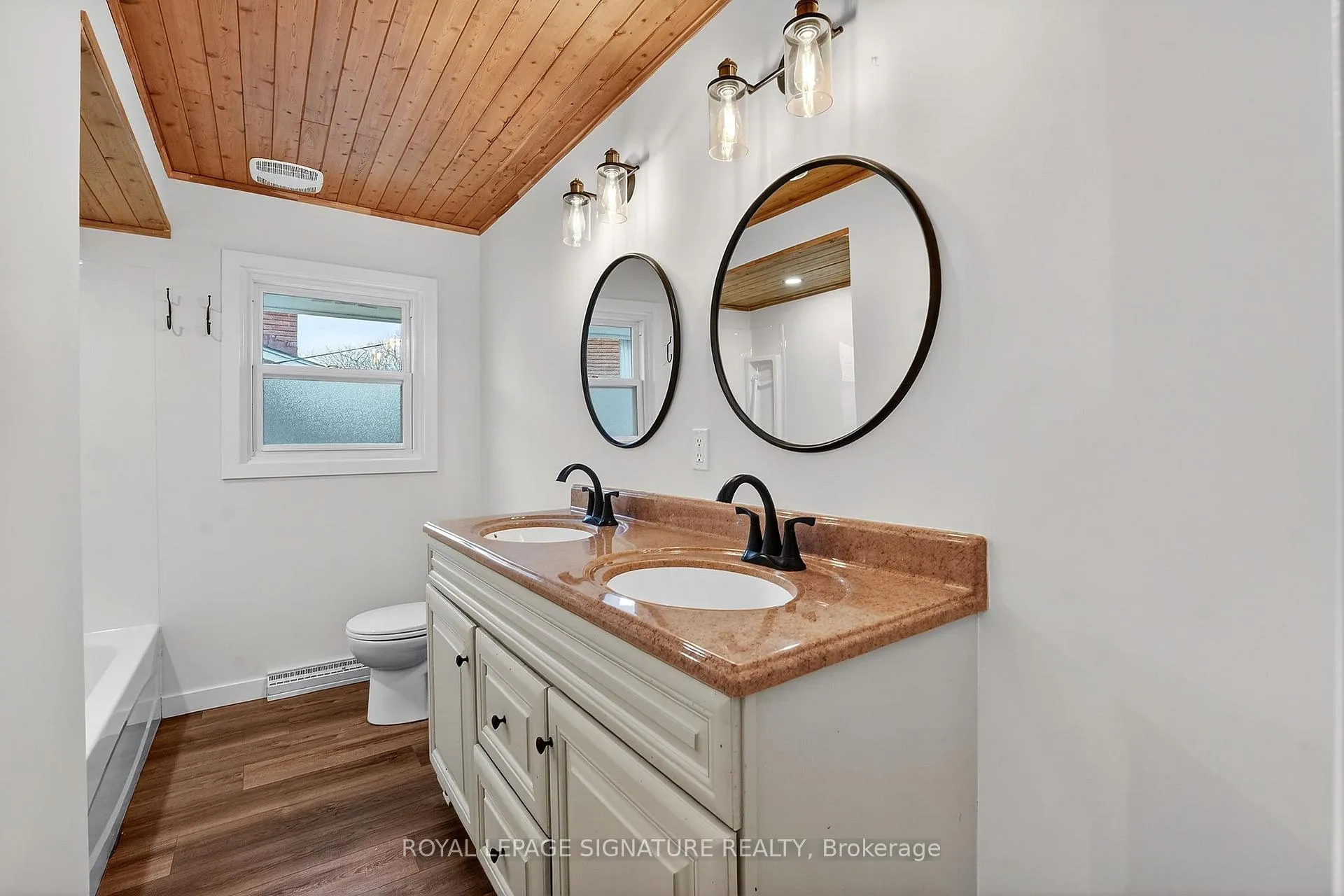 Photo 24 of 55 Burness Drive, St. Catharines, Secord Woods — HOMEH
