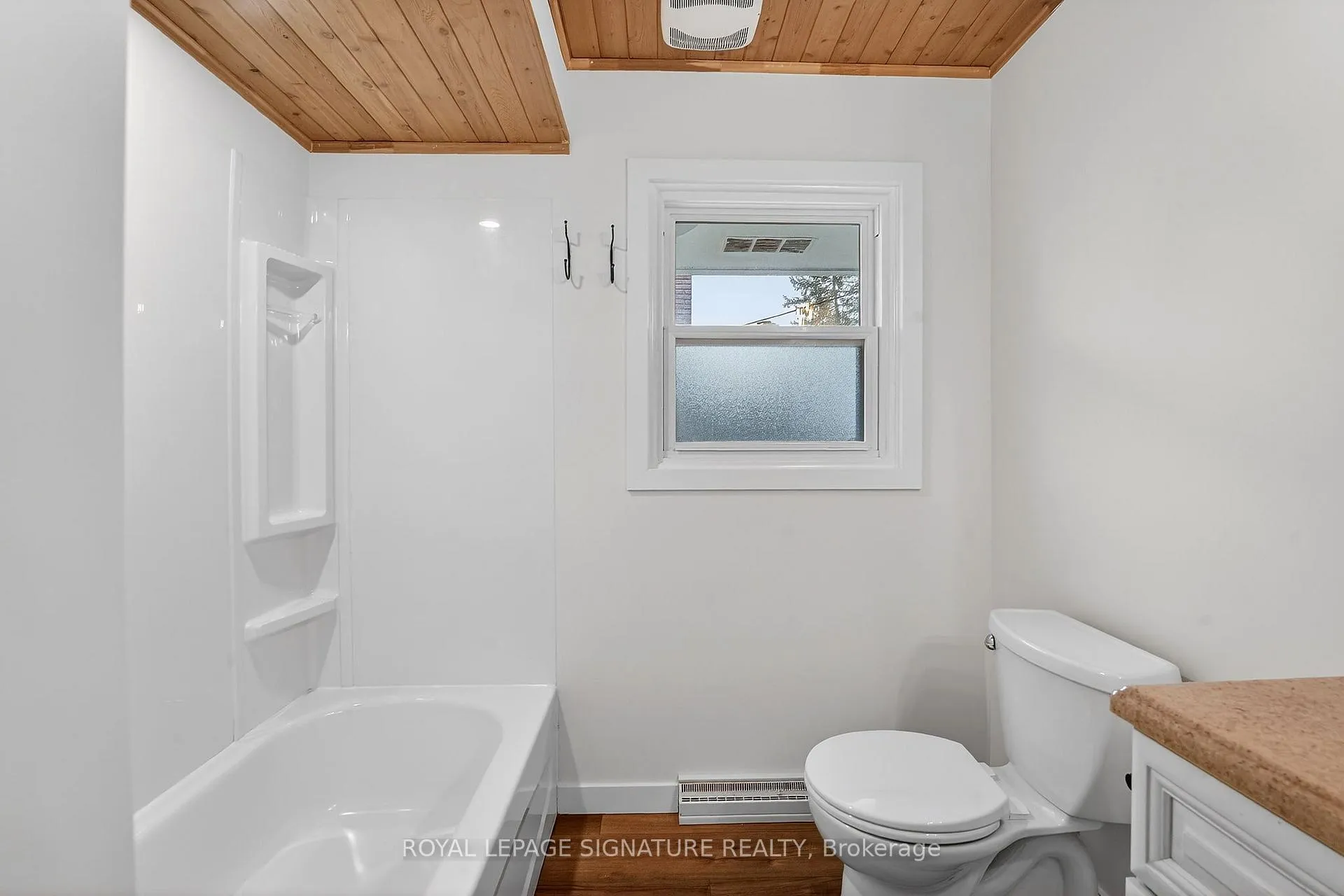 Photo 25 of 55 Burness Drive, St. Catharines, Secord Woods — HOMEH