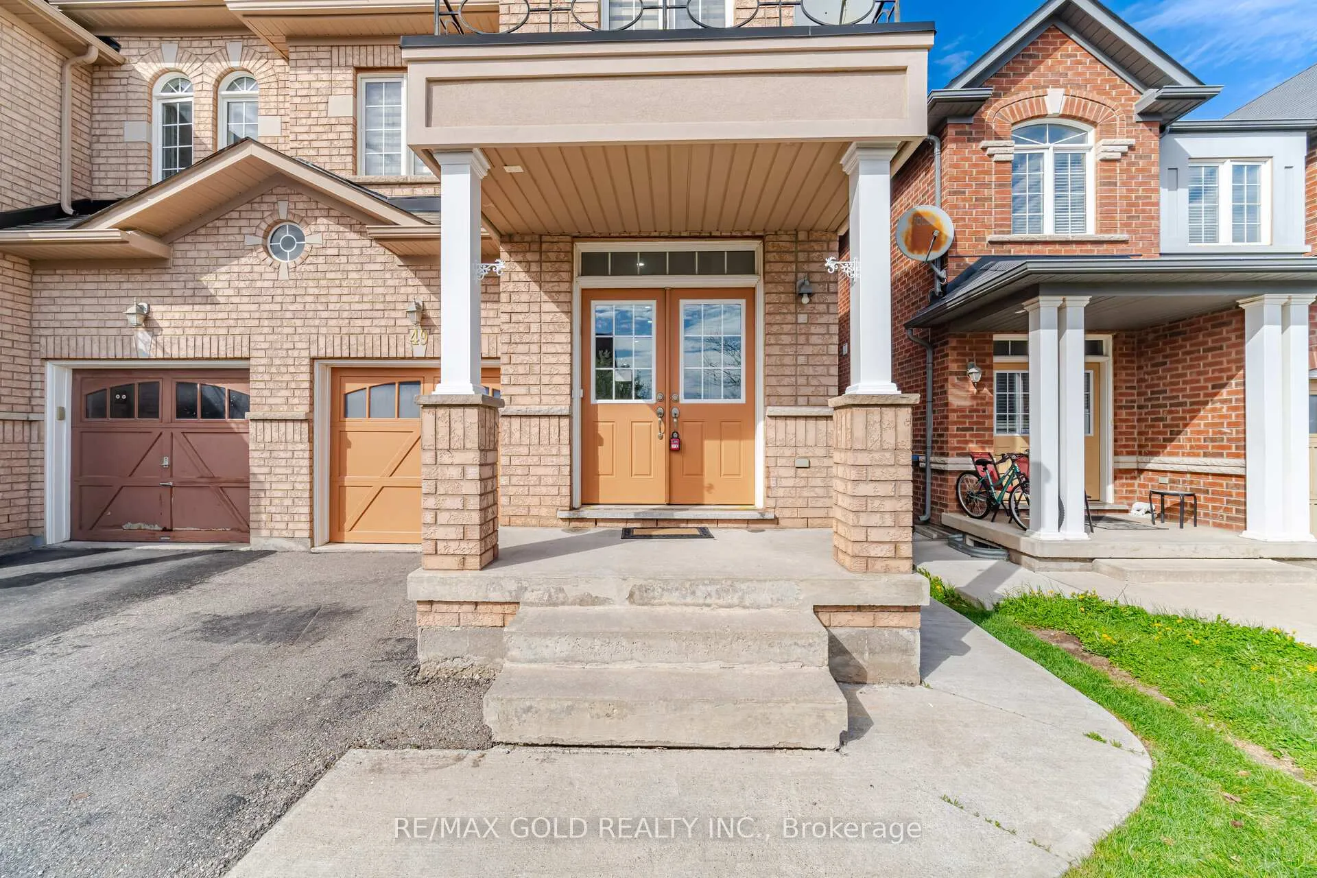 Photo 3 of 49 Interlude Drive, Brampton, Credit Valley — HOMEH