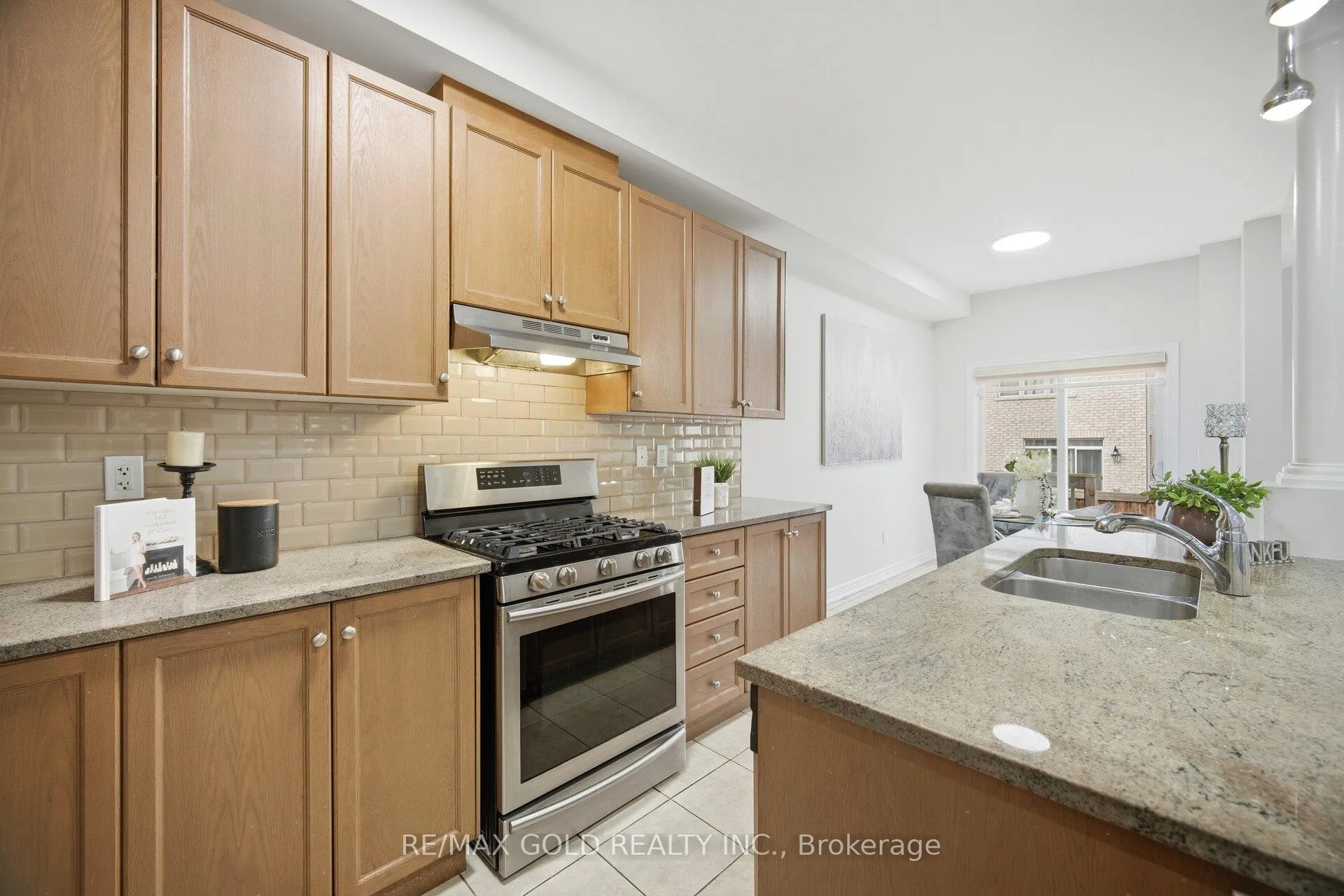 Photo 10 of 49 Interlude Drive, Brampton, Credit Valley — HOMEH