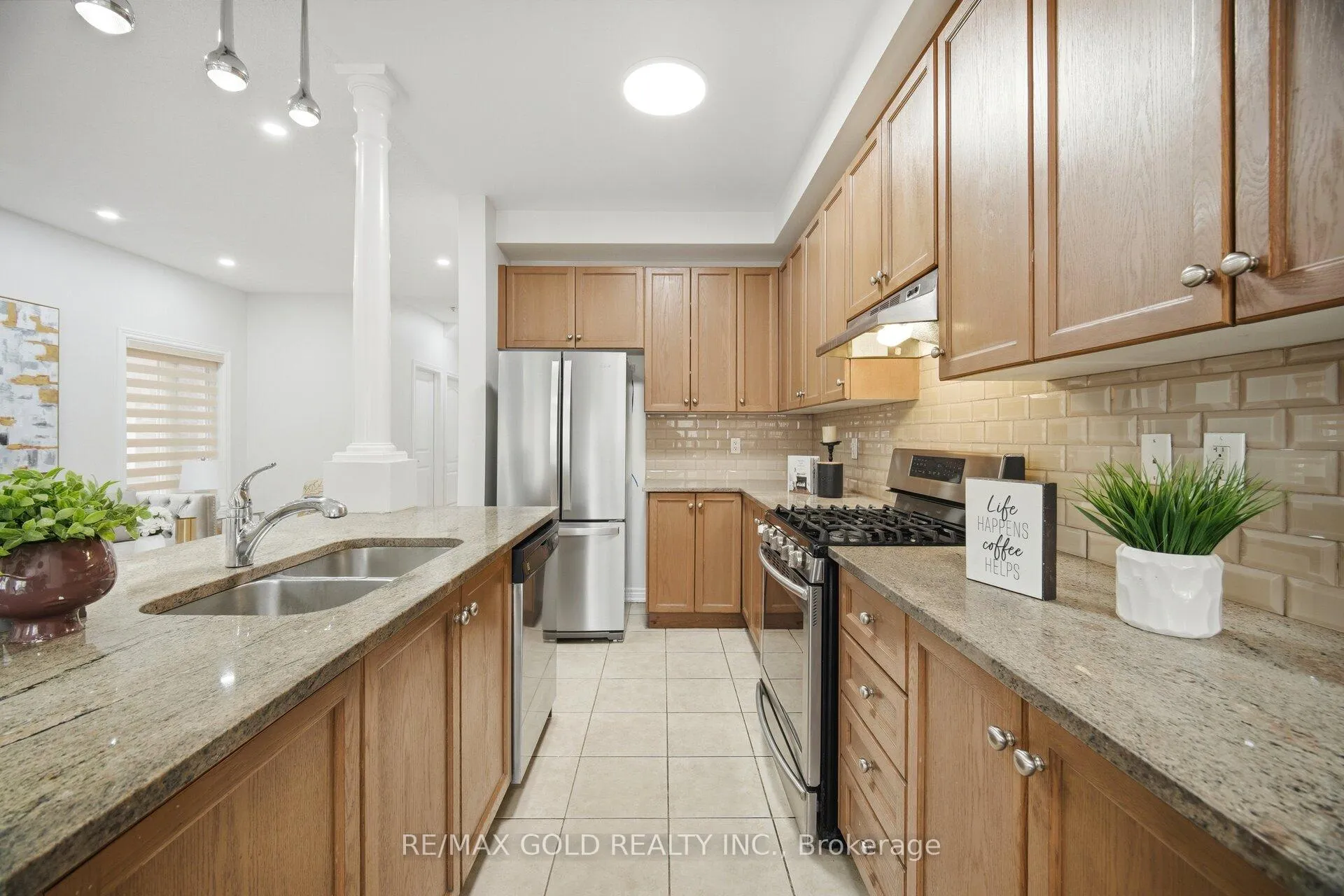 Photo 11 of 49 Interlude Drive, Brampton, Credit Valley — HOMEH