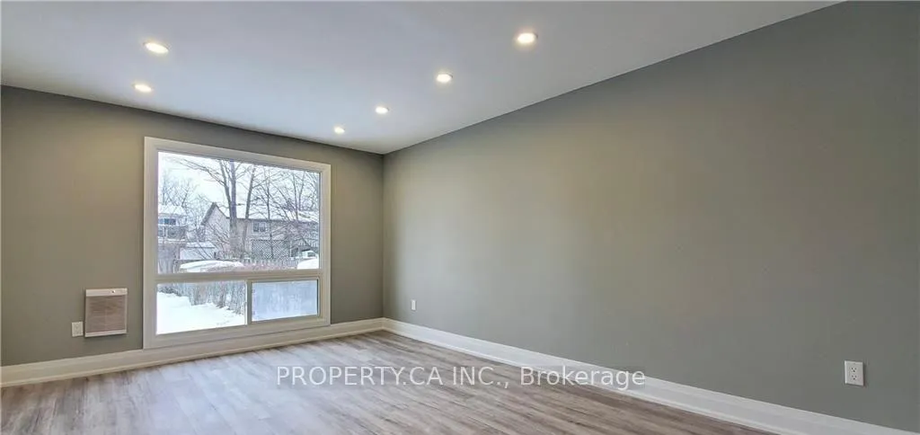 Photo 5 of 43 Barrett Crescent, Barrie, Letitia Heights — HOMEH