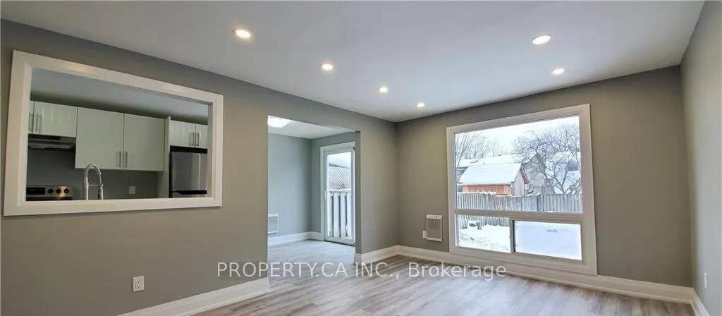 Photo 6 of 43 Barrett Crescent, Barrie, Letitia Heights — HOMEH