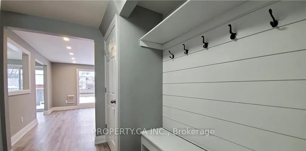 Photo 7 of 43 Barrett Crescent, Barrie, Letitia Heights — HOMEH