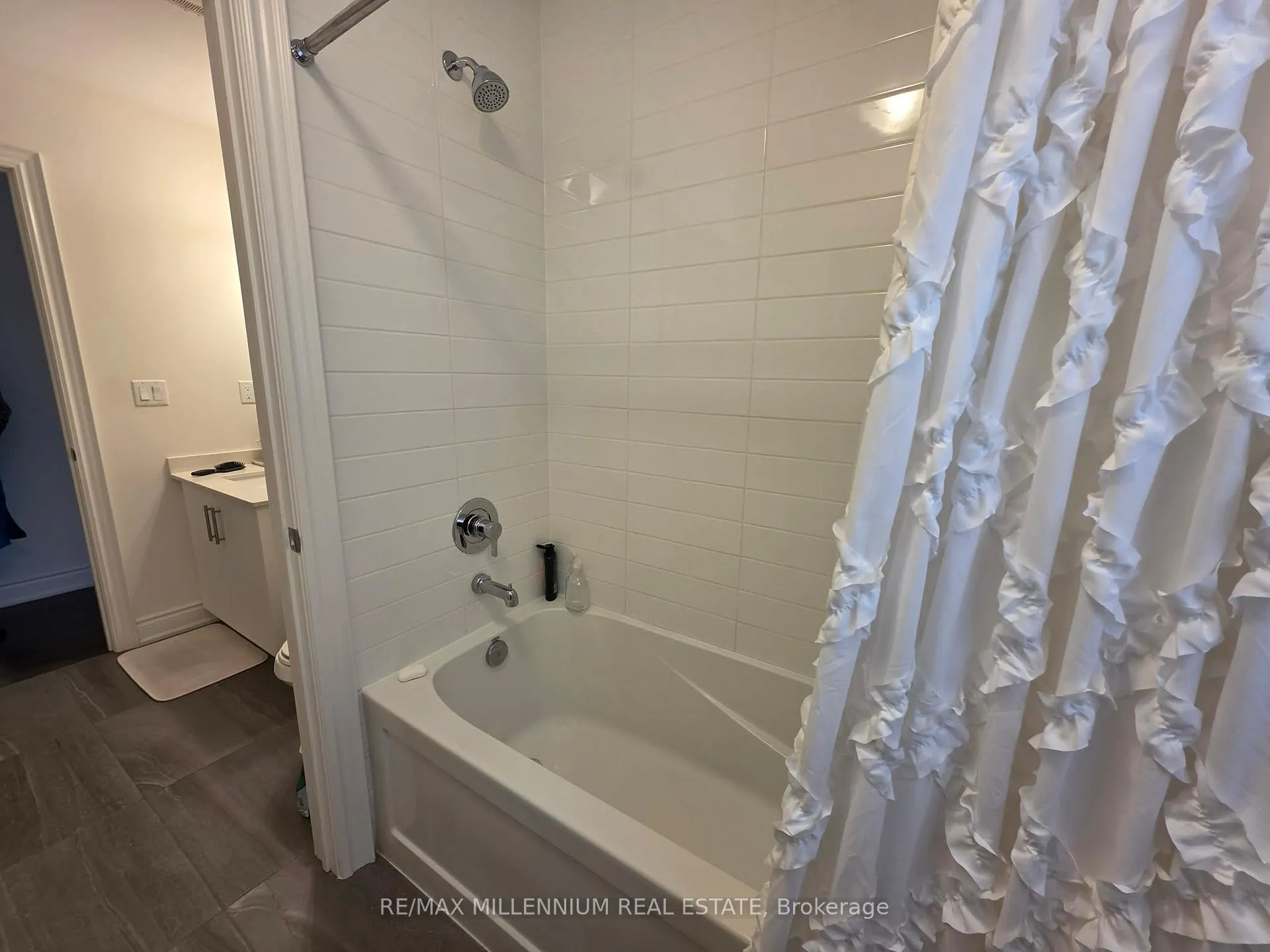 Photo 7 of Unit 1, 23 Workgreen Parkway, Brampton, Bram West — HOMEH