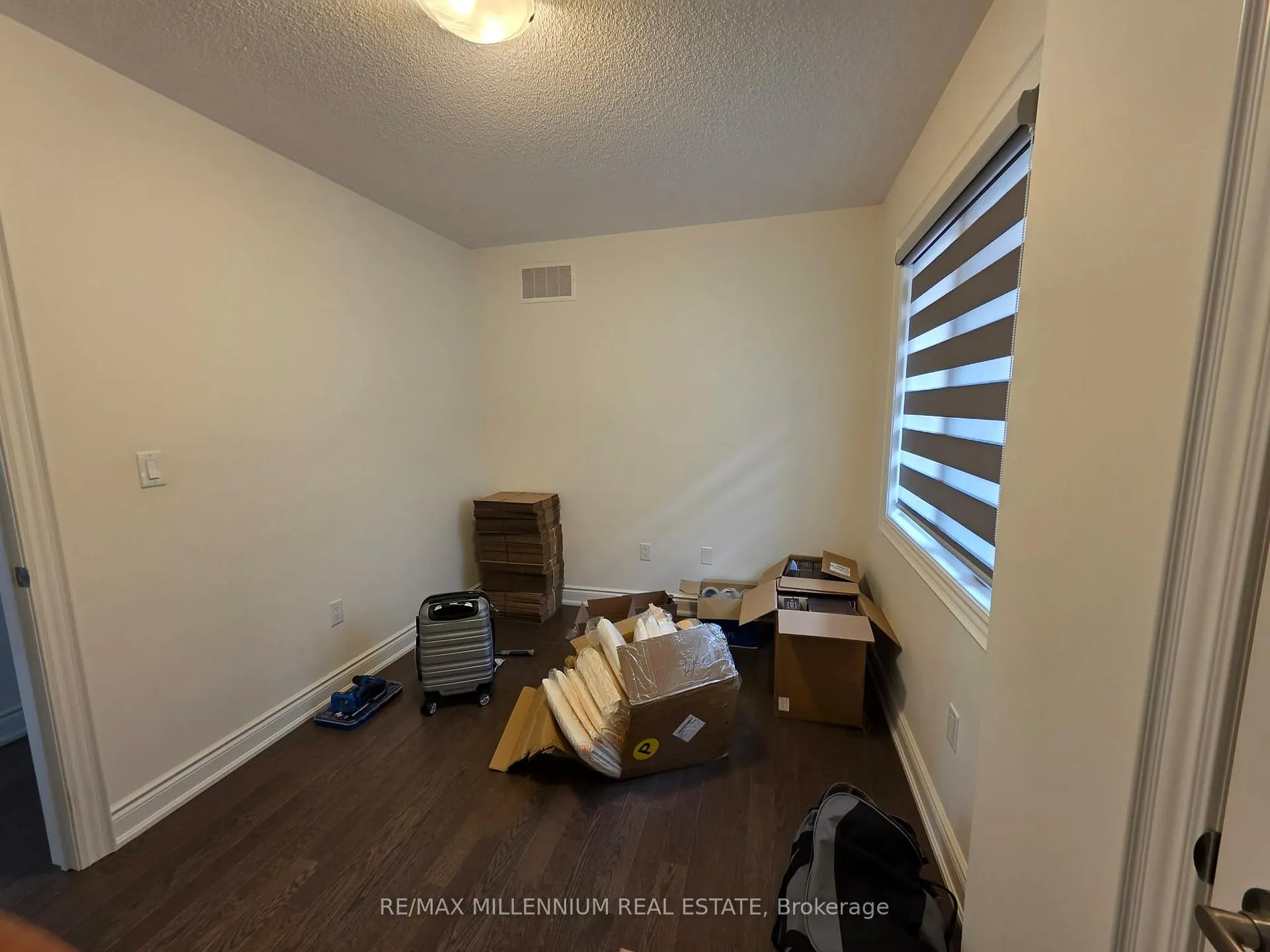 Photo 8 of Unit 1, 23 Workgreen Parkway, Brampton, Bram West — HOMEH