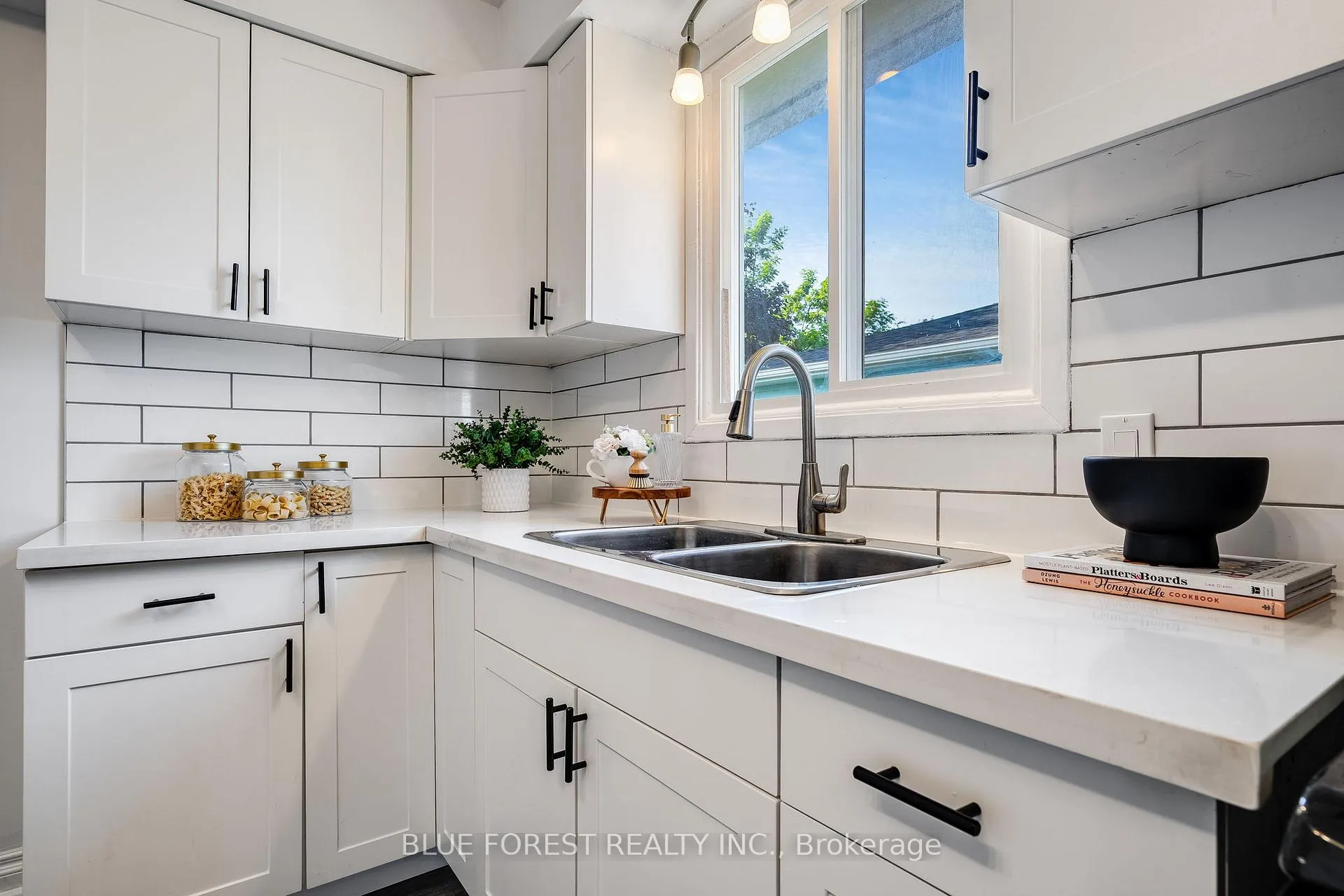 Photo 2 of 69 Bridlepath Road, Chatham-Kent, Blenheim — HOMEH