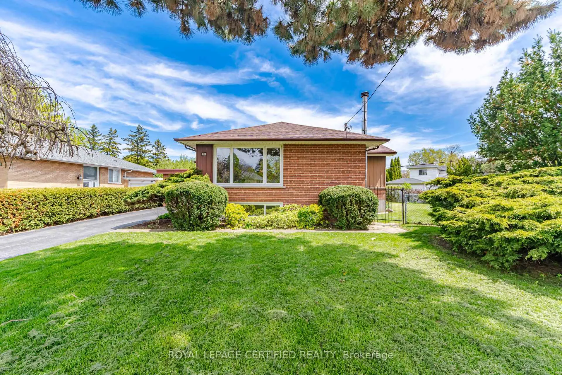 Photo 2 of 34 Warbeck Place, Etobicoke, Kingsview Village-The Westway — HOMEH