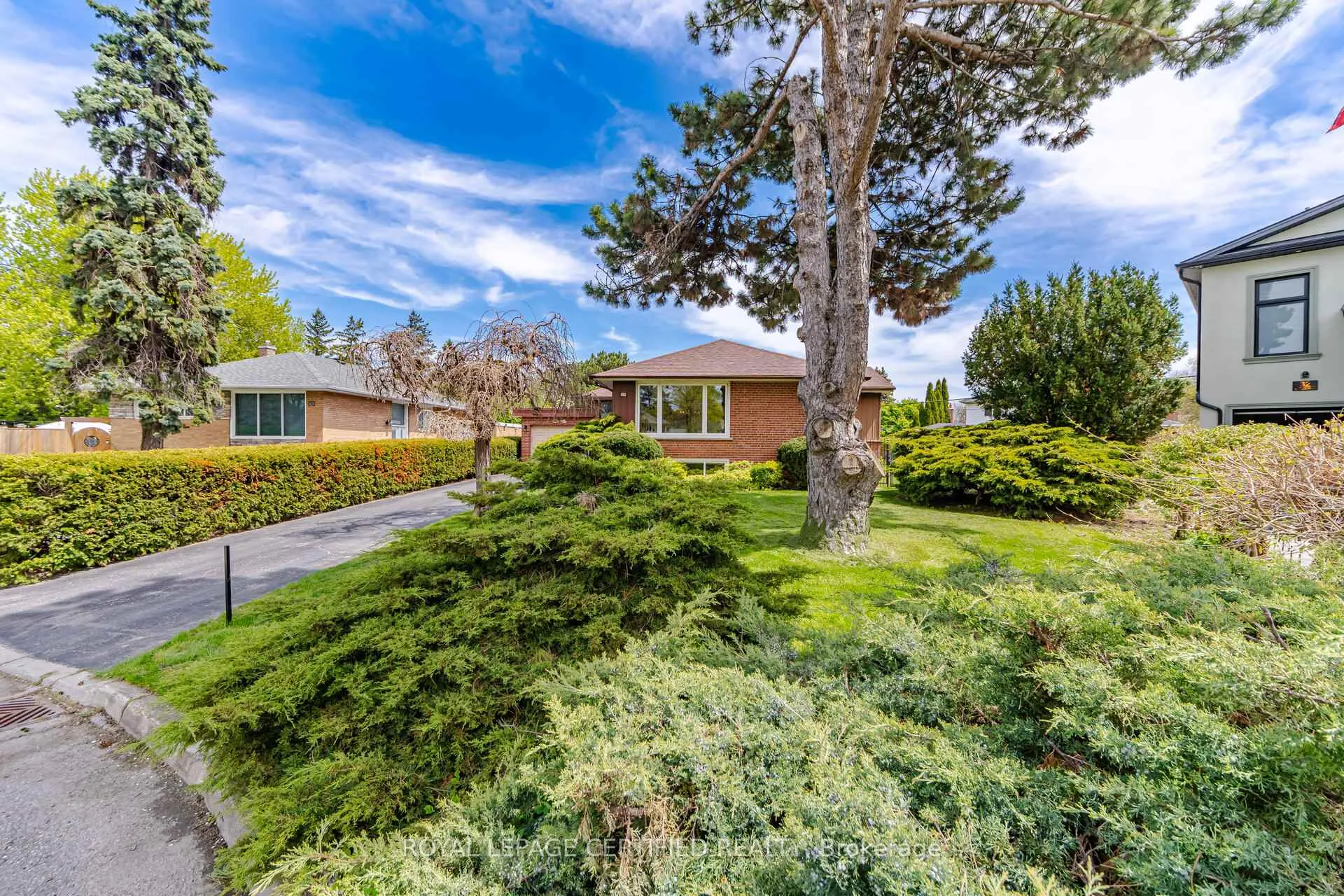 Photo 3 of 34 Warbeck Place, Etobicoke, Kingsview Village-The Westway — HOMEH