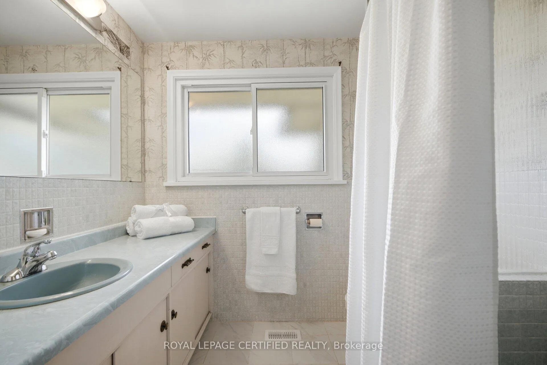 Photo 22 of 34 Warbeck Place, Etobicoke, Kingsview Village-The Westway — HOMEH