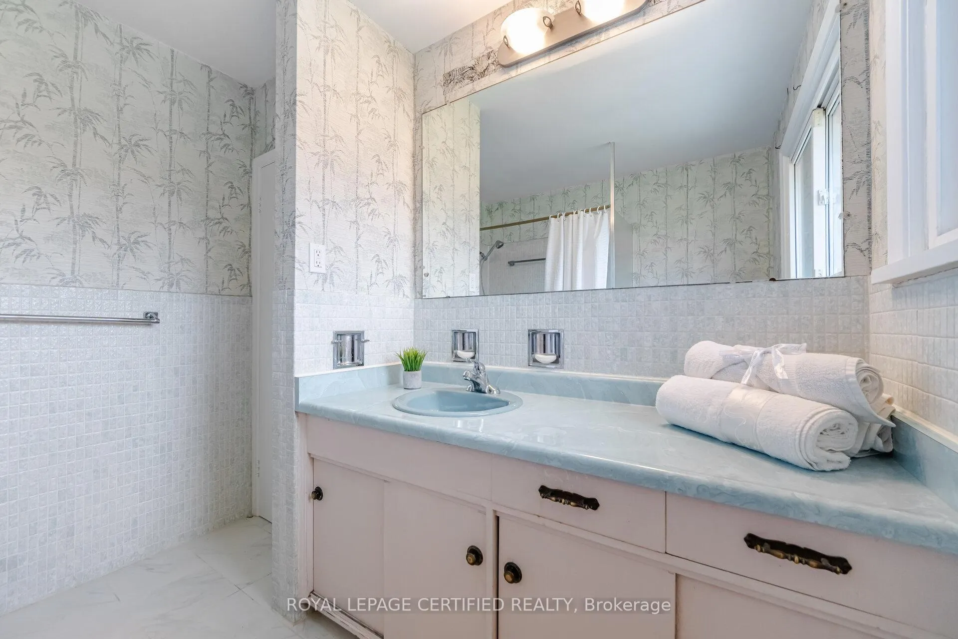Photo 23 of 34 Warbeck Place, Etobicoke, Kingsview Village-The Westway — HOMEH