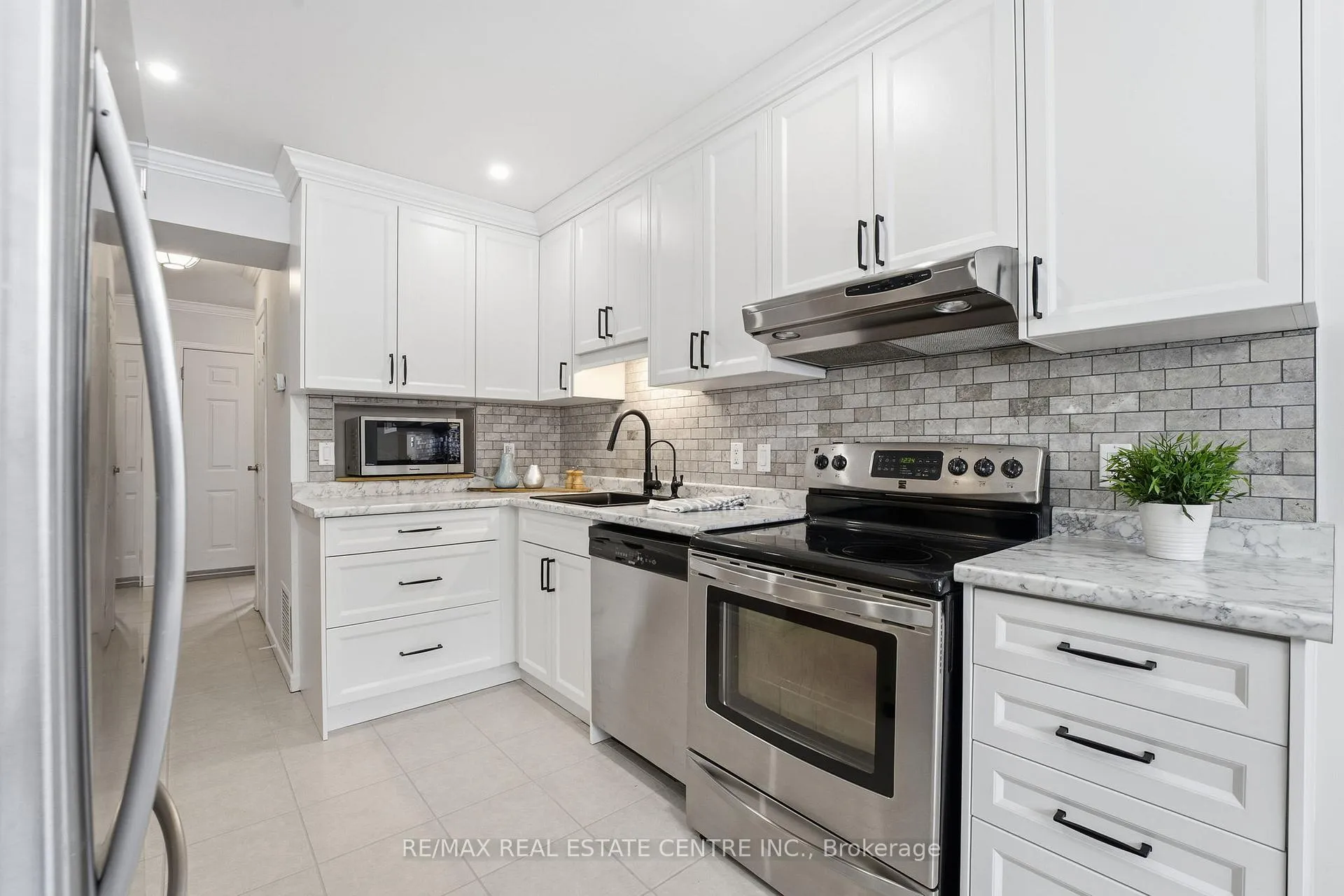 Photo 14 of Unit 74, 30 Green Valley Drive, Kitchener, Pioneer Park — HOMEH