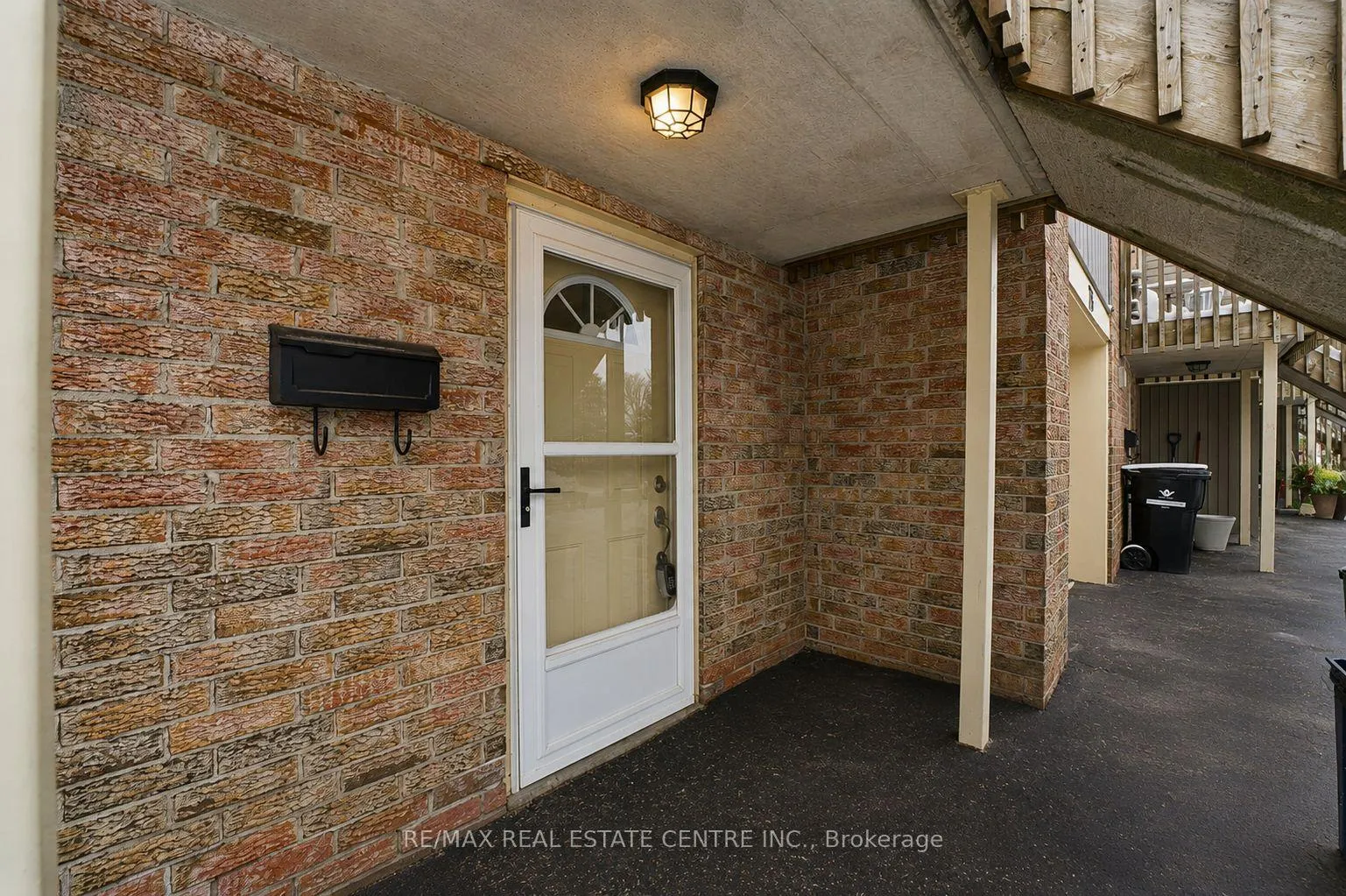 Photo 4 of Unit 74, 30 Green Valley Drive, Kitchener, Pioneer Park — HOMEH