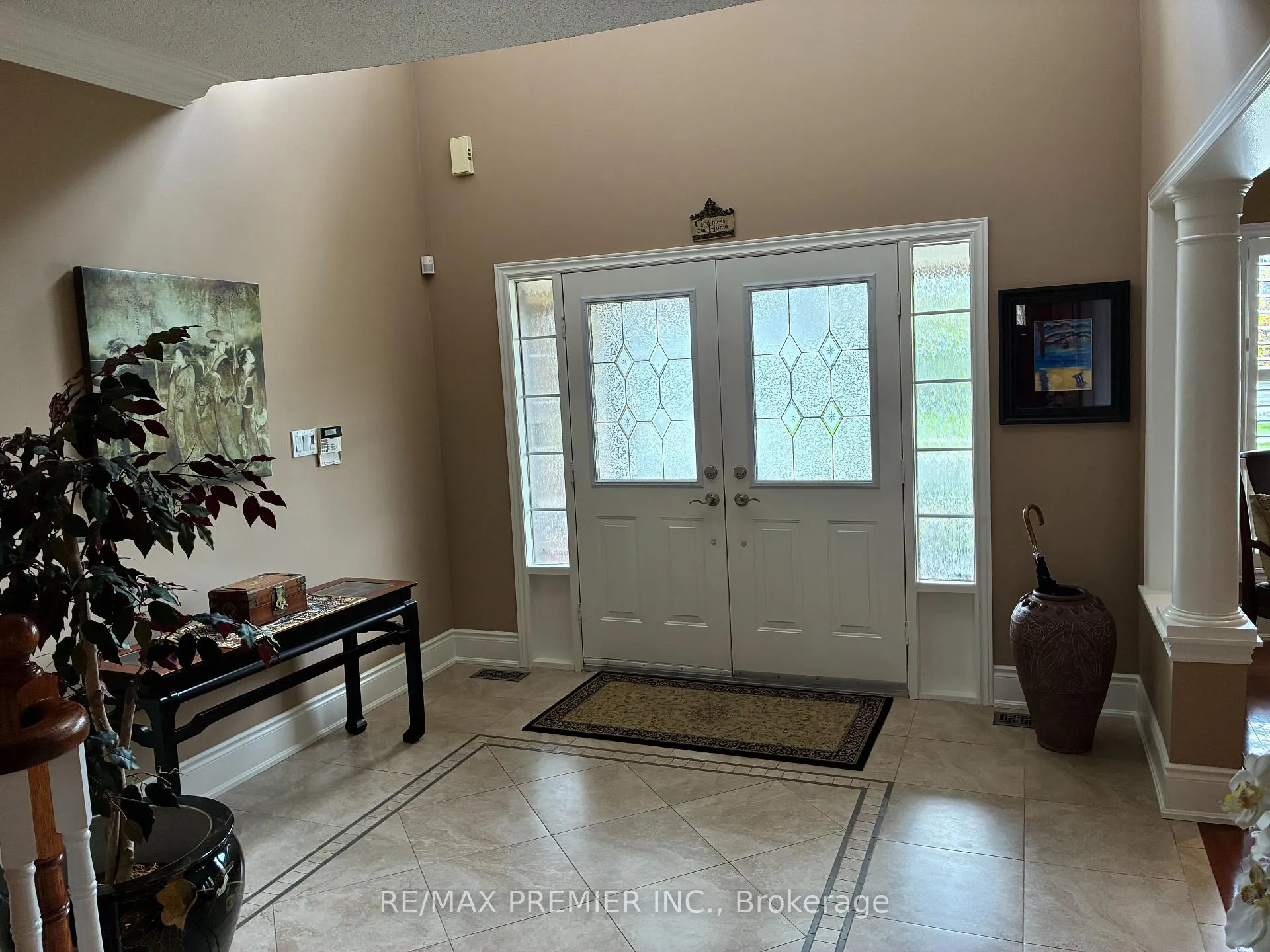 Photo 2 of 90 Siderno Crescent, Vaughan, East Woodbridge — HOMEH
