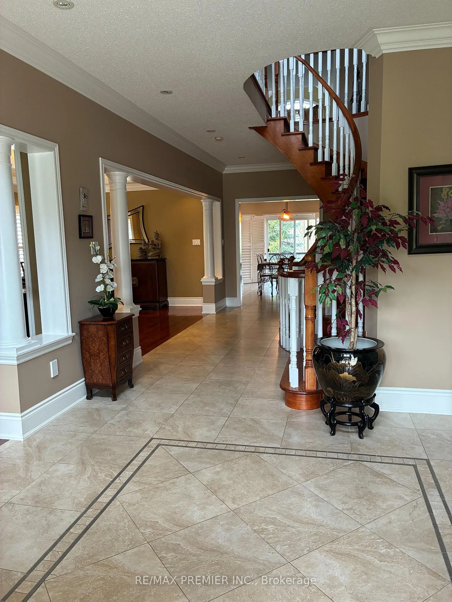 Photo 4 of 90 Siderno Crescent, Vaughan, East Woodbridge — HOMEH