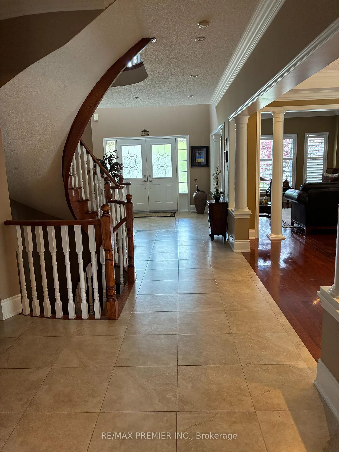 Photo 8 of 90 Siderno Crescent, Vaughan, East Woodbridge — HOMEH
