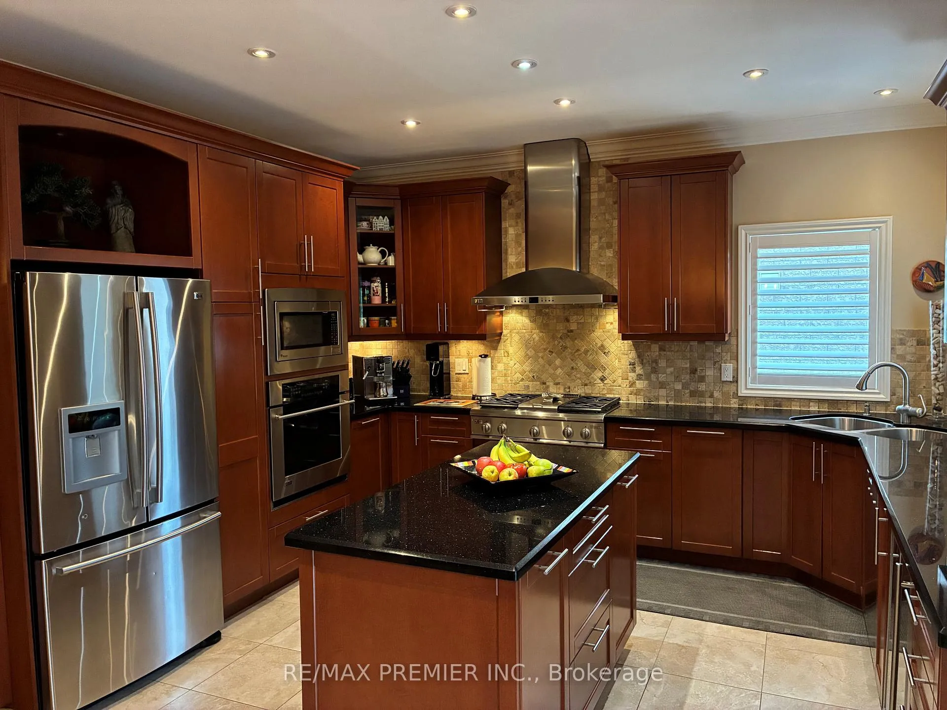 Photo 10 of 90 Siderno Crescent, Vaughan, East Woodbridge — HOMEH
