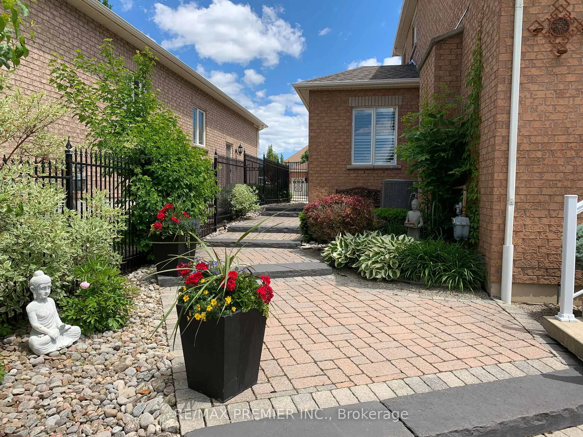 Photo 41 of 90 Siderno Crescent, Vaughan, East Woodbridge — HOMEH