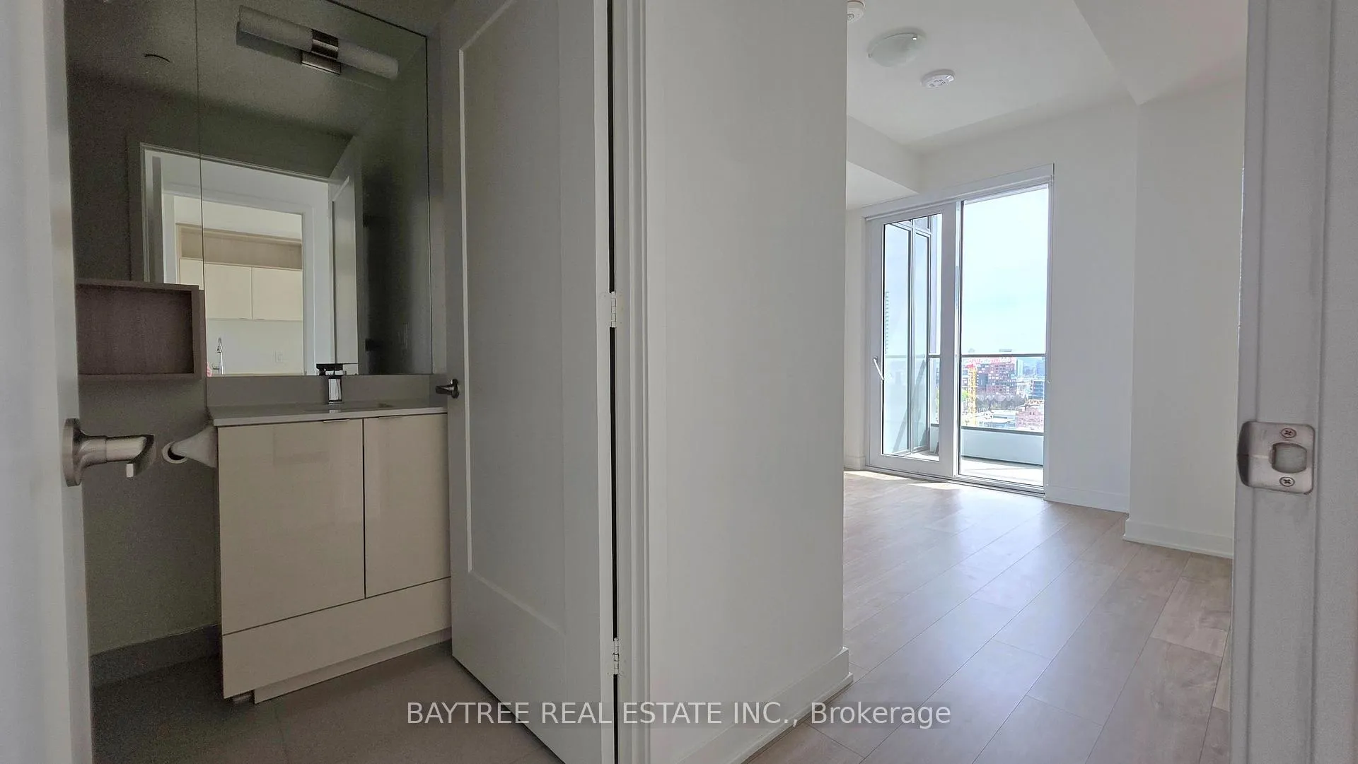 Photo 2 of Unit 1412 E, 70 Princess Street E, Toronto, Waterfront Communities — HOMEH