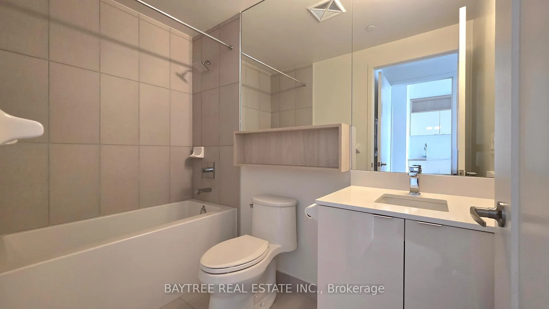 Photo 3 of Unit 1412 E, 70 Princess Street E, Toronto, Waterfront Communities — HOMEH