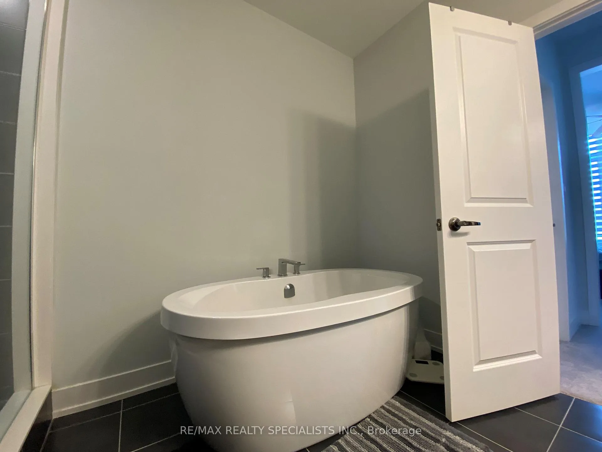 Photo 6 of 1458 Yellow Rose Circle, Oakville, Glen Abbey — HOMEH