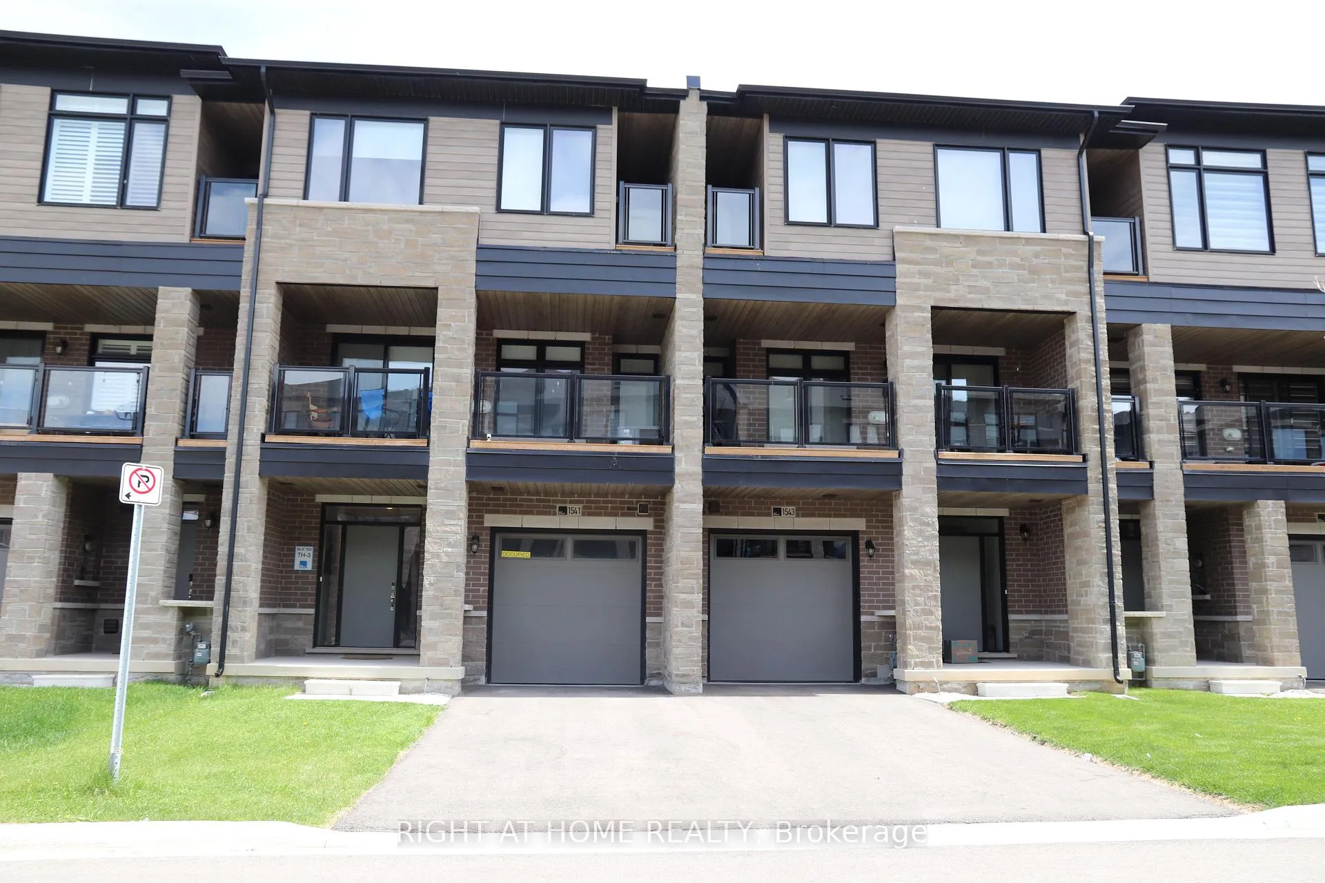 Photo 1 of 1541 Hilson Heights, Milton, Cobban — HOMEH