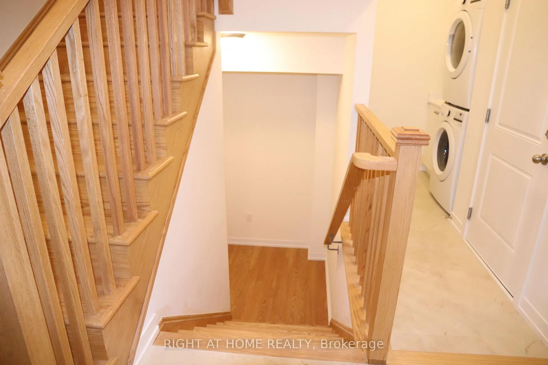Photo 6 of 1541 Hilson Heights, Milton, Cobban — HOMEH