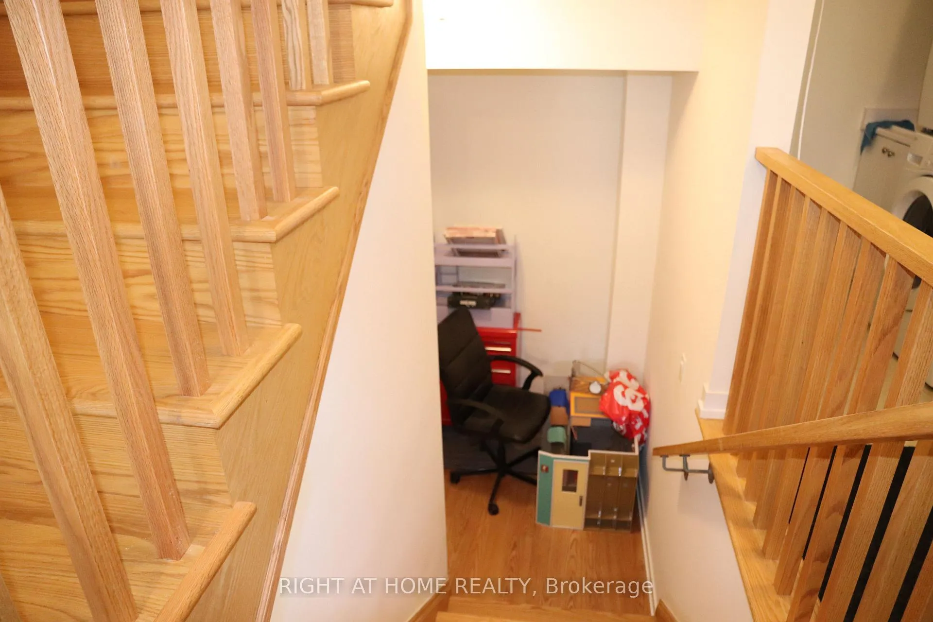 Photo 7 of 1541 Hilson Heights, Milton, Cobban — HOMEH