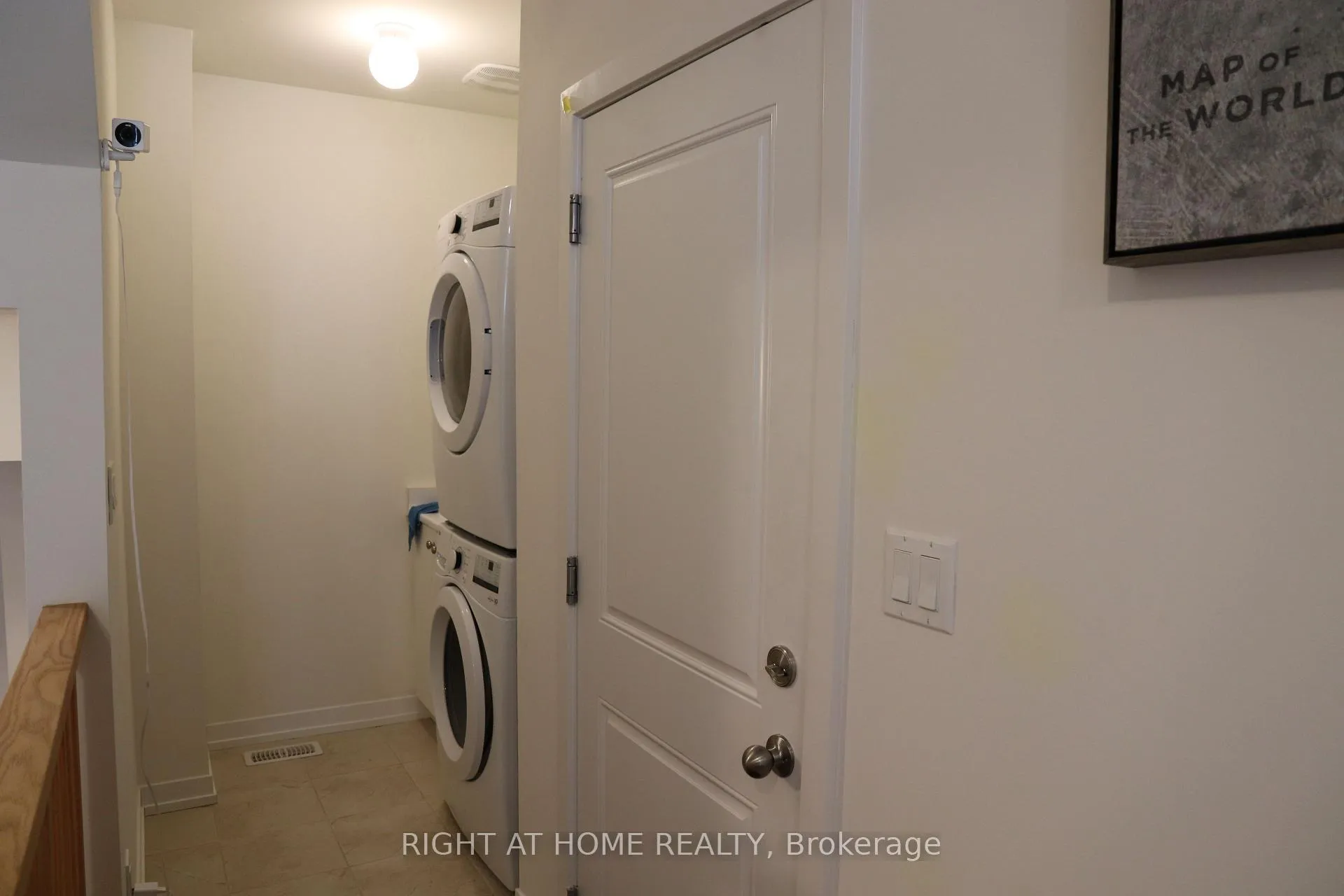 Photo 8 of 1541 Hilson Heights, Milton, Cobban — HOMEH