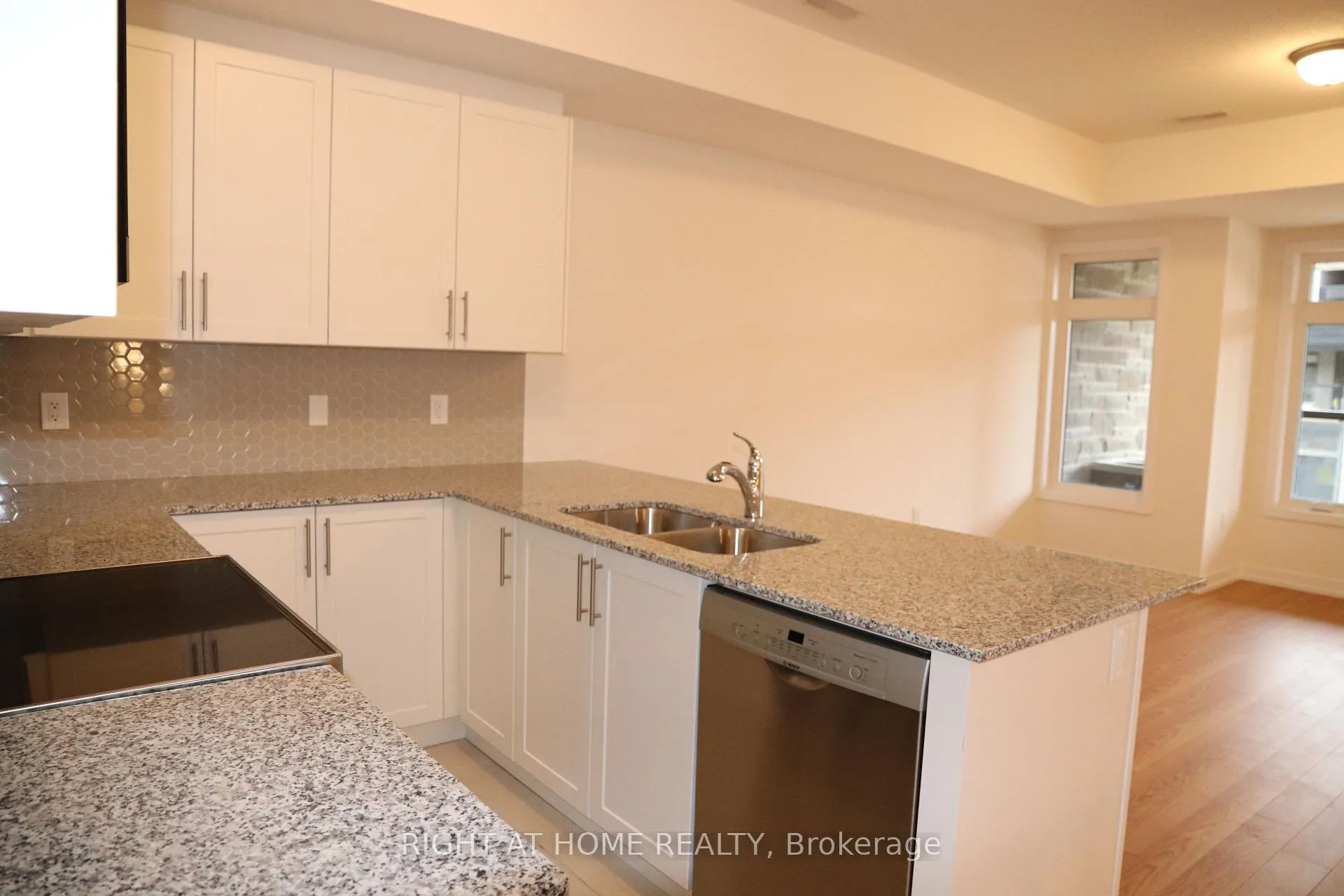 Photo 24 of 1541 Hilson Heights, Milton, Cobban — HOMEH