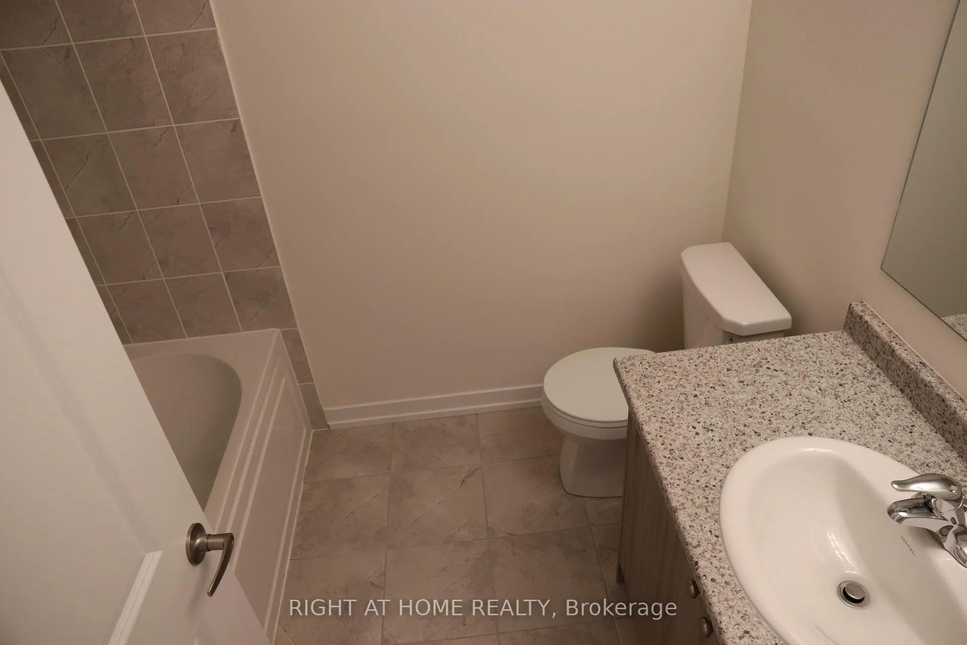 Photo 41 of 1541 Hilson Heights, Milton, Cobban — HOMEH