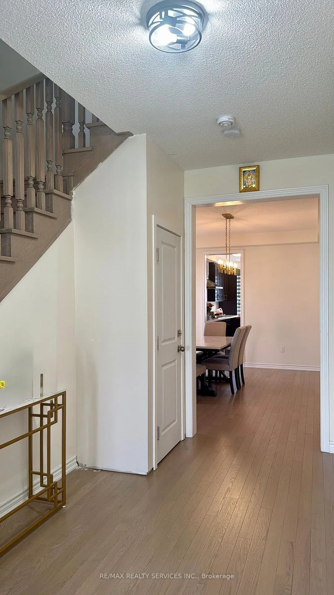 Photo 2 of 37 Bavenden Crescent, Brampton, Credit Valley — HOMEH