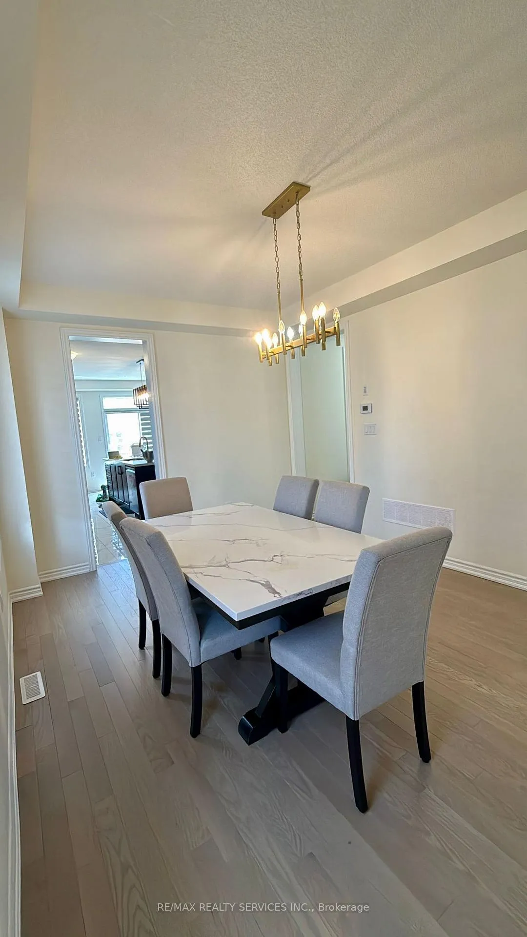 Photo 3 of 37 Bavenden Crescent, Brampton, Credit Valley — HOMEH
