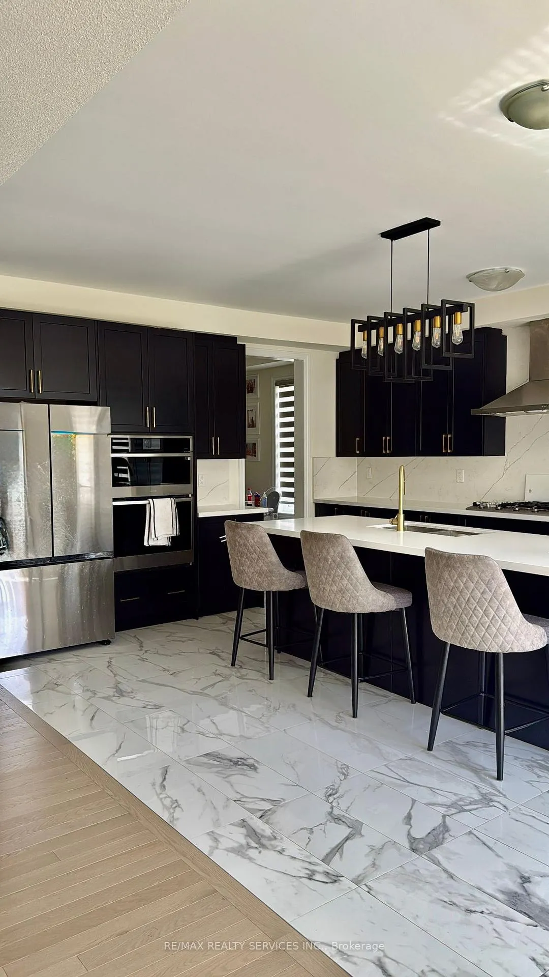 Photo 7 of 37 Bavenden Crescent, Brampton, Credit Valley — HOMEH