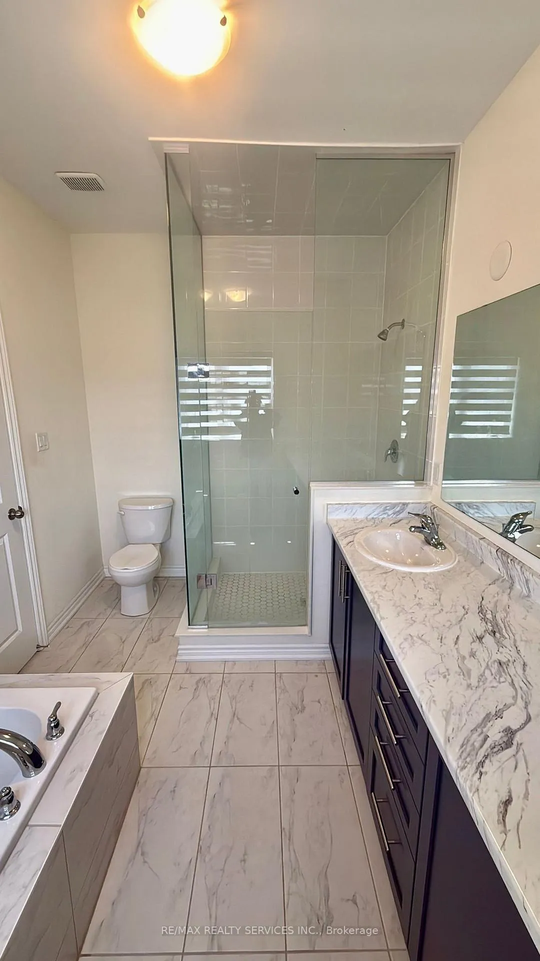 Photo 10 of 37 Bavenden Crescent, Brampton, Credit Valley — HOMEH