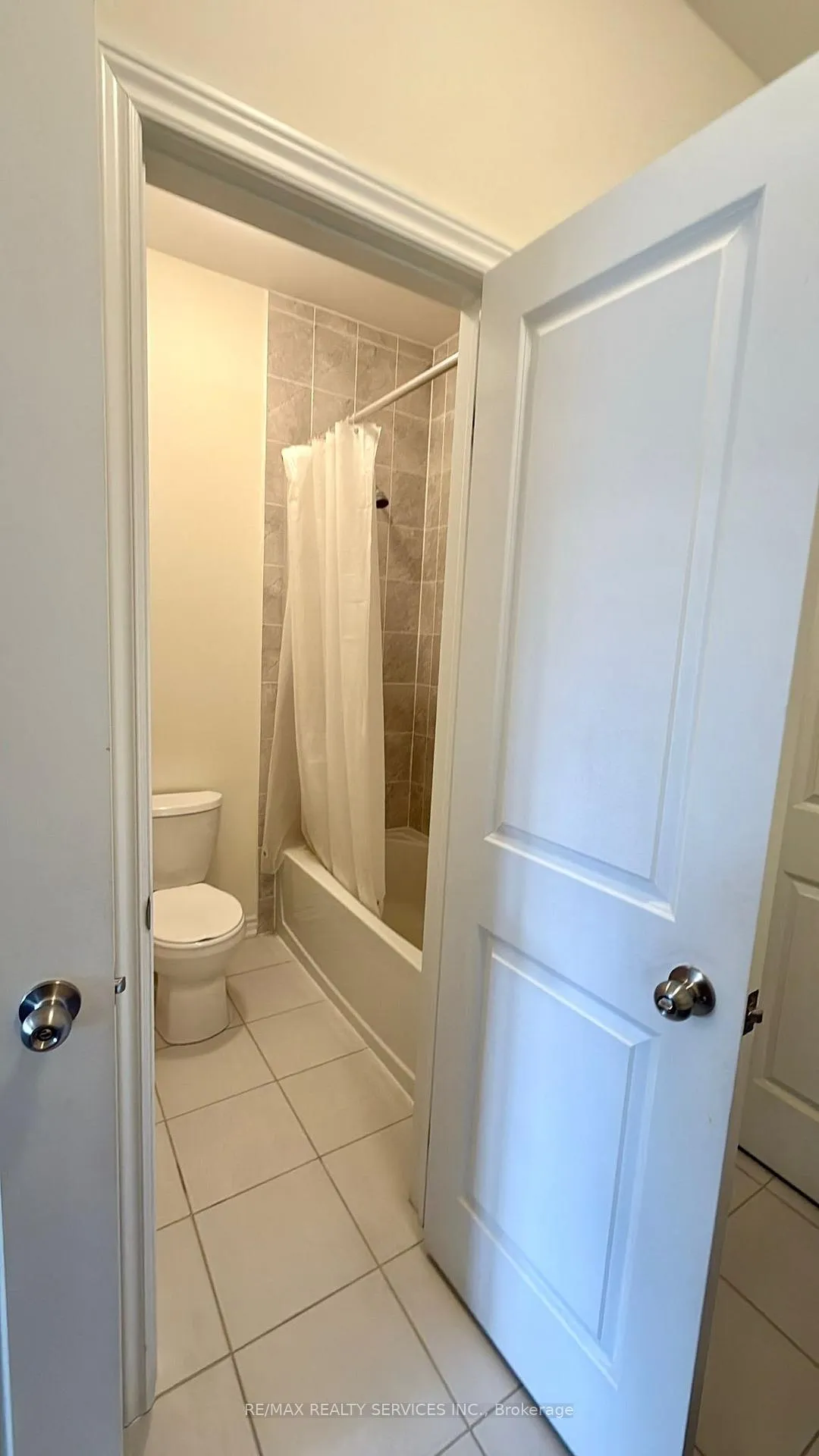Photo 15 of 37 Bavenden Crescent, Brampton, Credit Valley — HOMEH