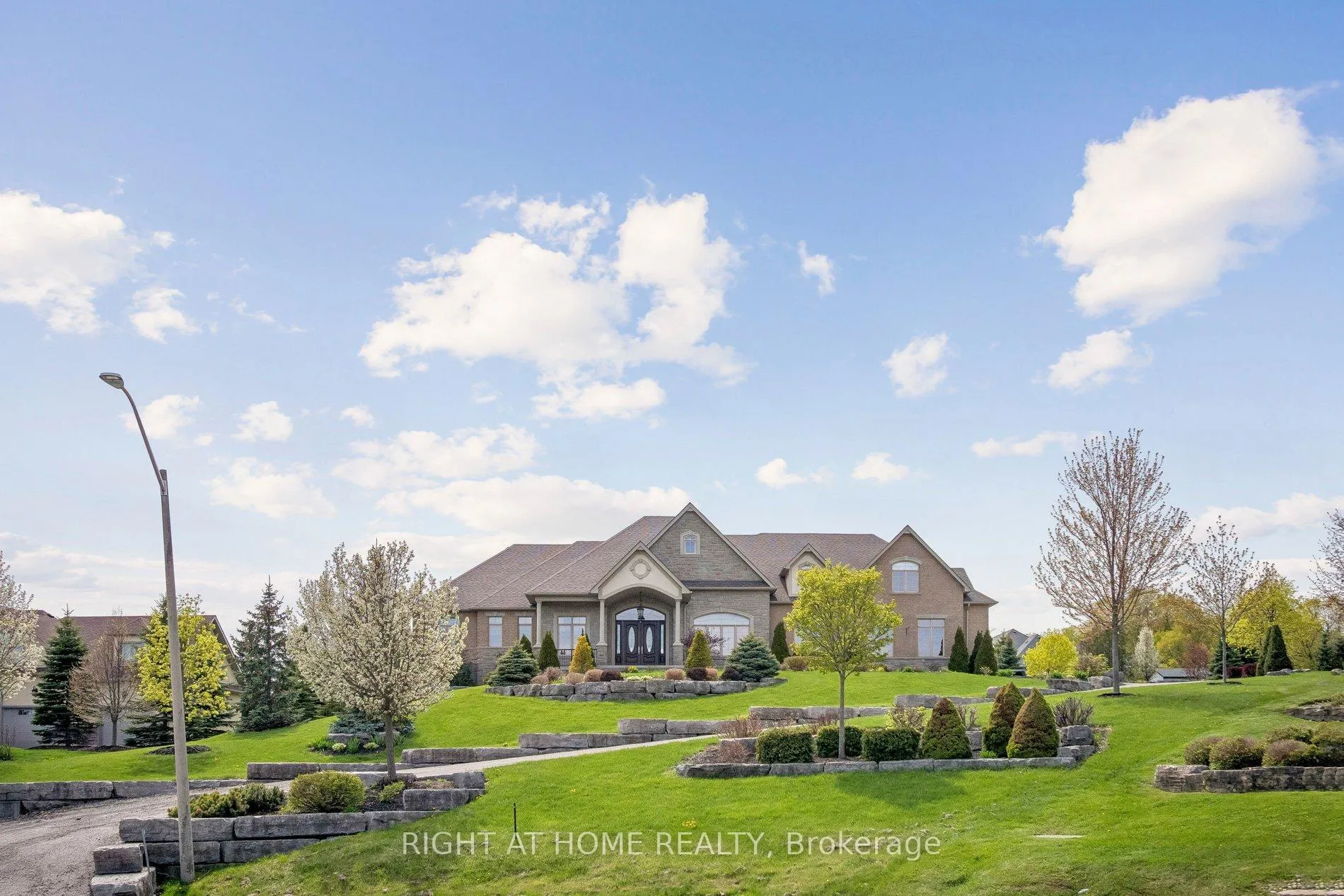 Photo 1 of 18 Bice Court, Clarington, Rural Clarington — HOMEH