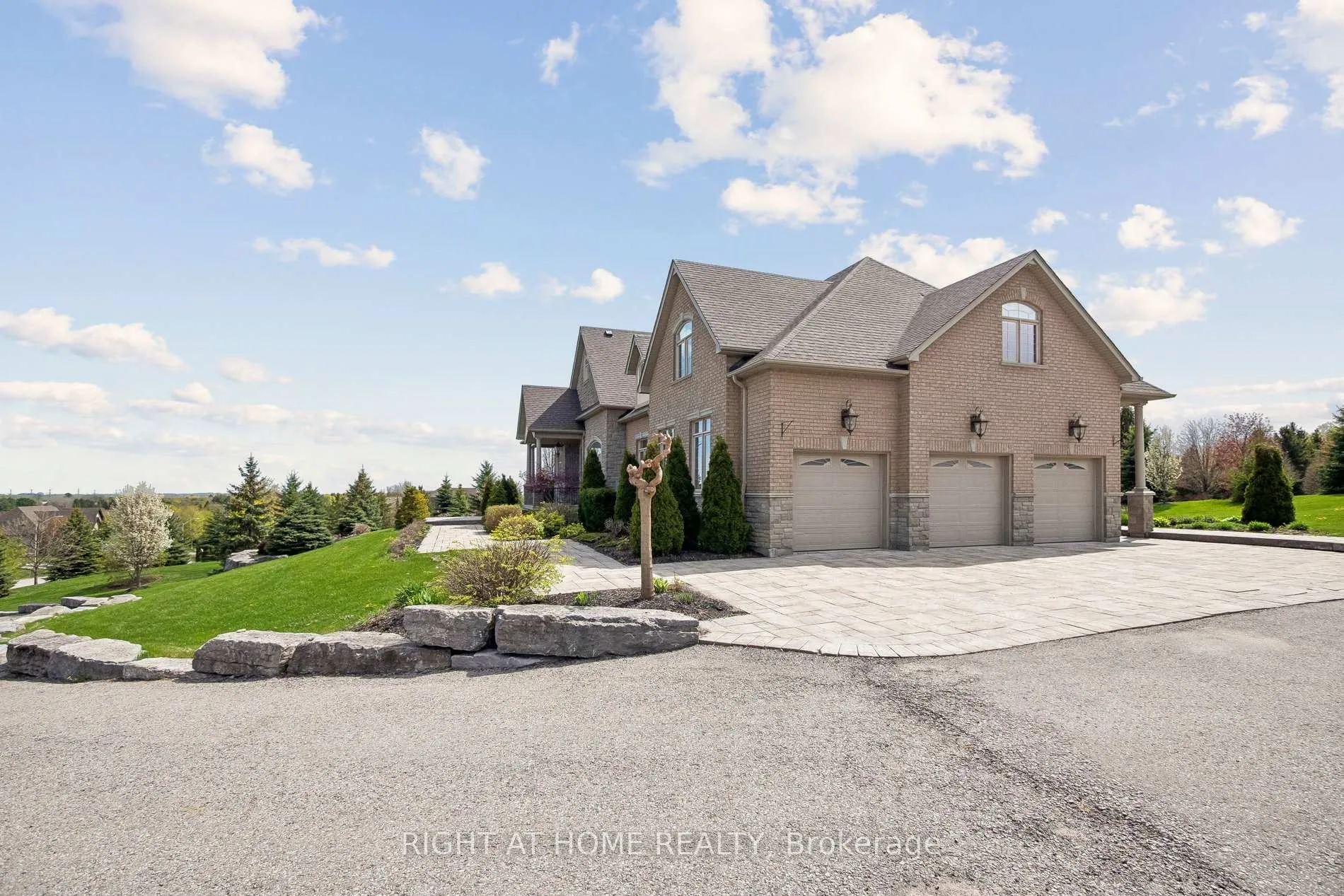 Photo 2 of 18 Bice Court, Clarington, Rural Clarington — HOMEH