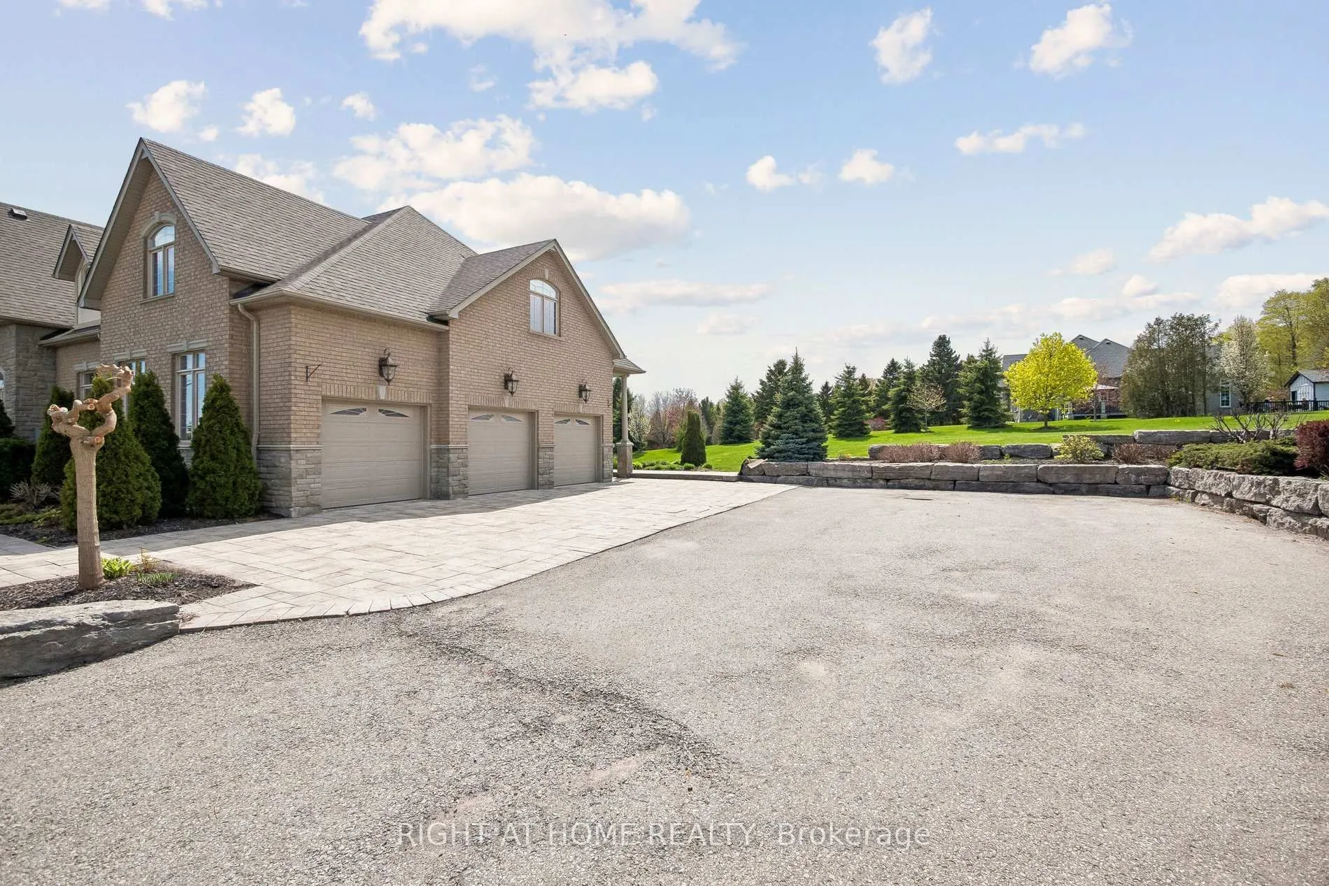 Photo 3 of 18 Bice Court, Clarington, Rural Clarington — HOMEH