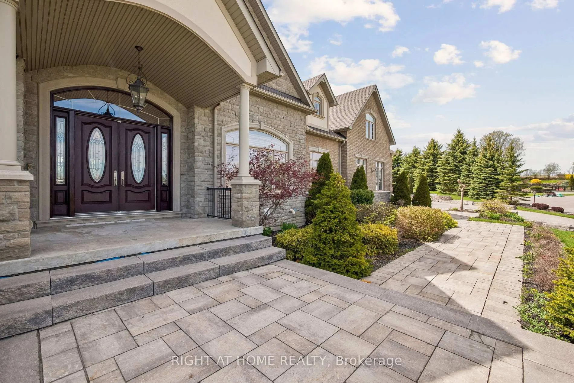 Photo 5 of 18 Bice Court, Clarington, Rural Clarington — HOMEH