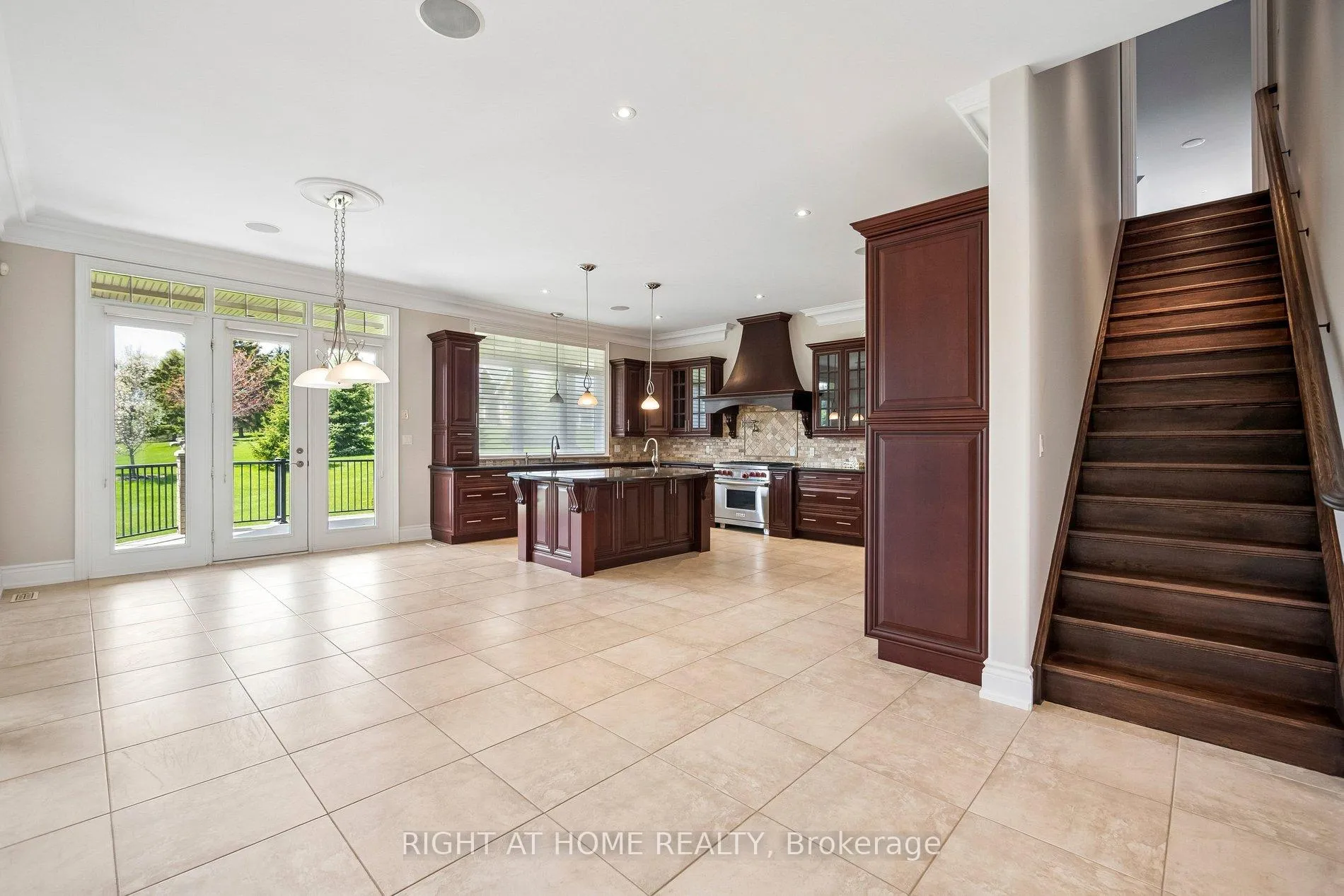 Photo 10 of 18 Bice Court, Clarington, Rural Clarington — HOMEH