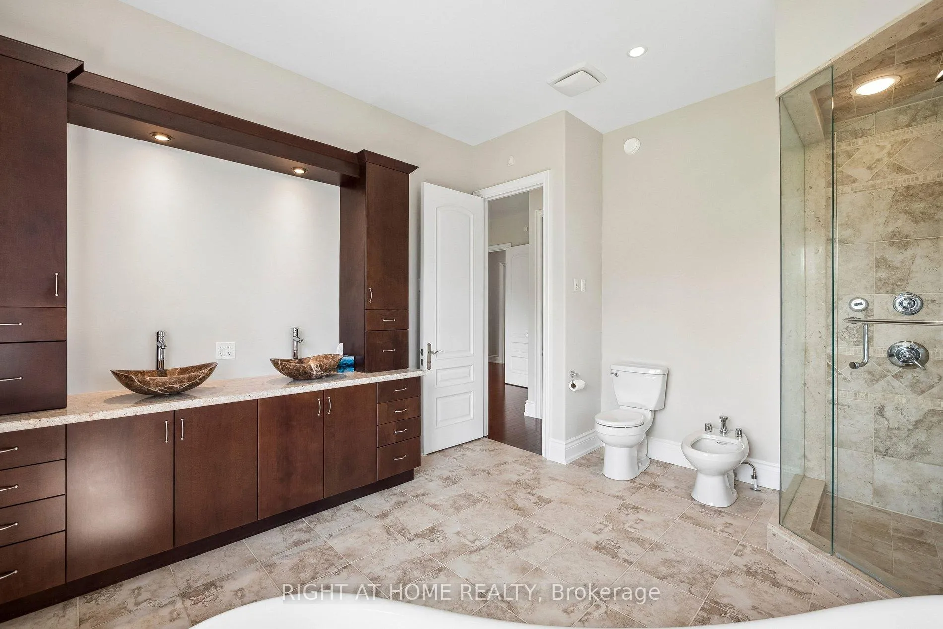 Photo 19 of 18 Bice Court, Clarington, Rural Clarington — HOMEH