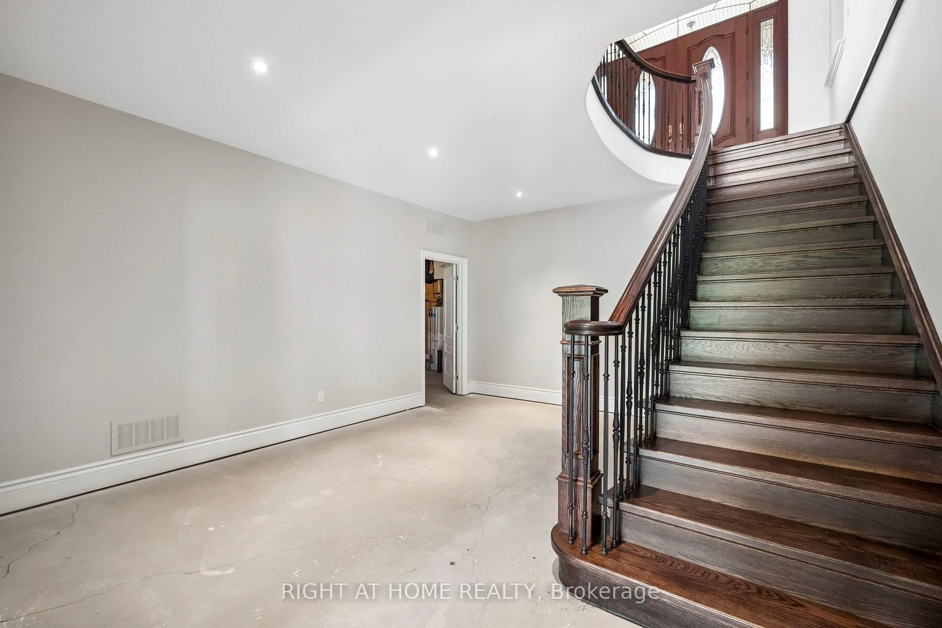 Photo 30 of 18 Bice Court, Clarington, Rural Clarington — HOMEH